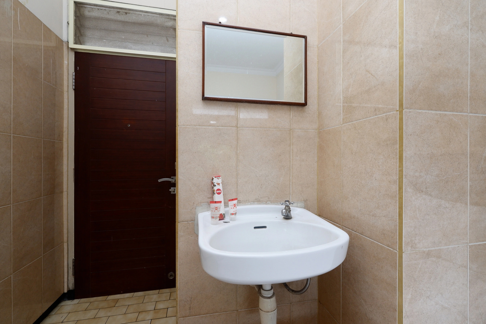 OYO 1843 Cahya Nirwana