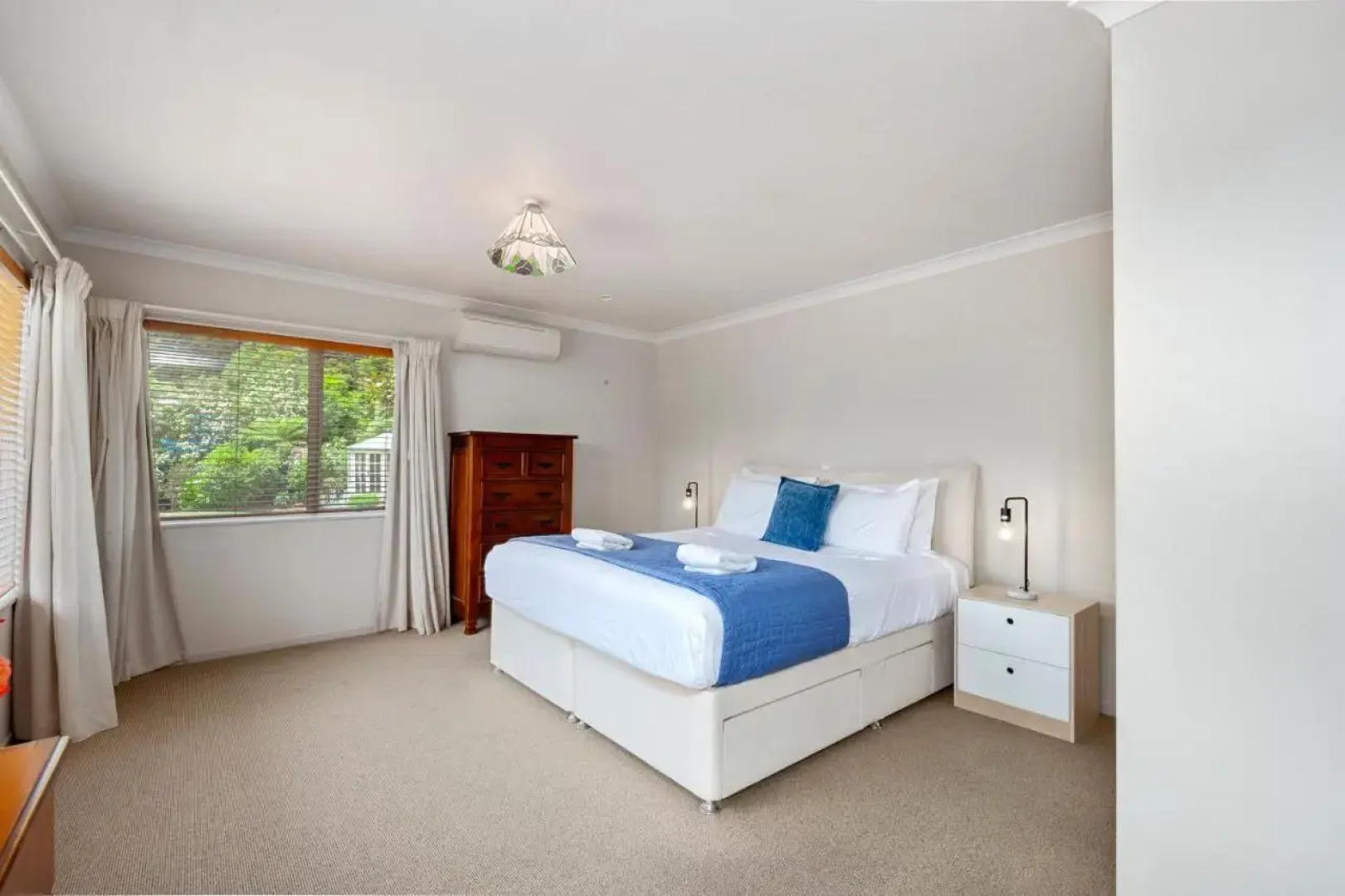 Above The Lake Bed Breakfast