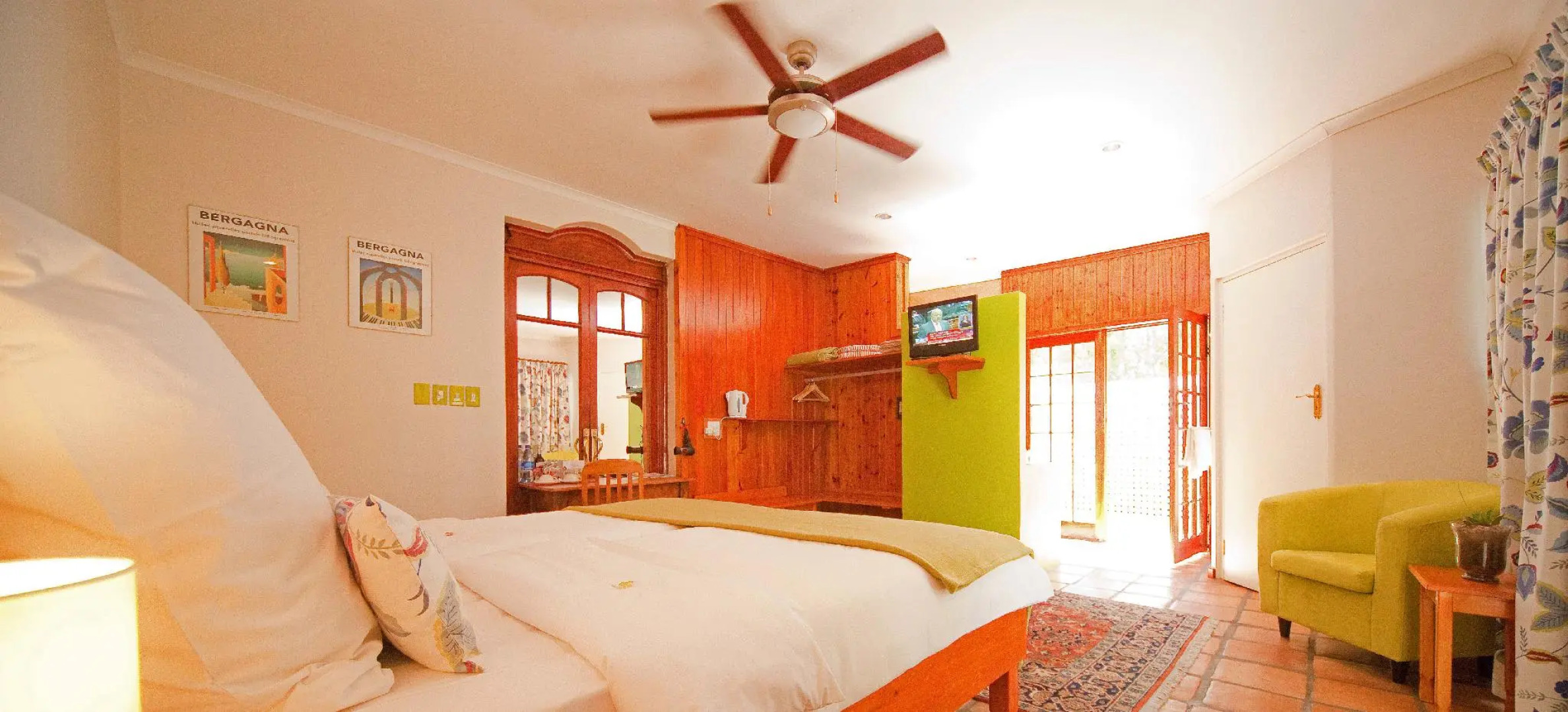 GUBAS DE HOEK meet eat sleep