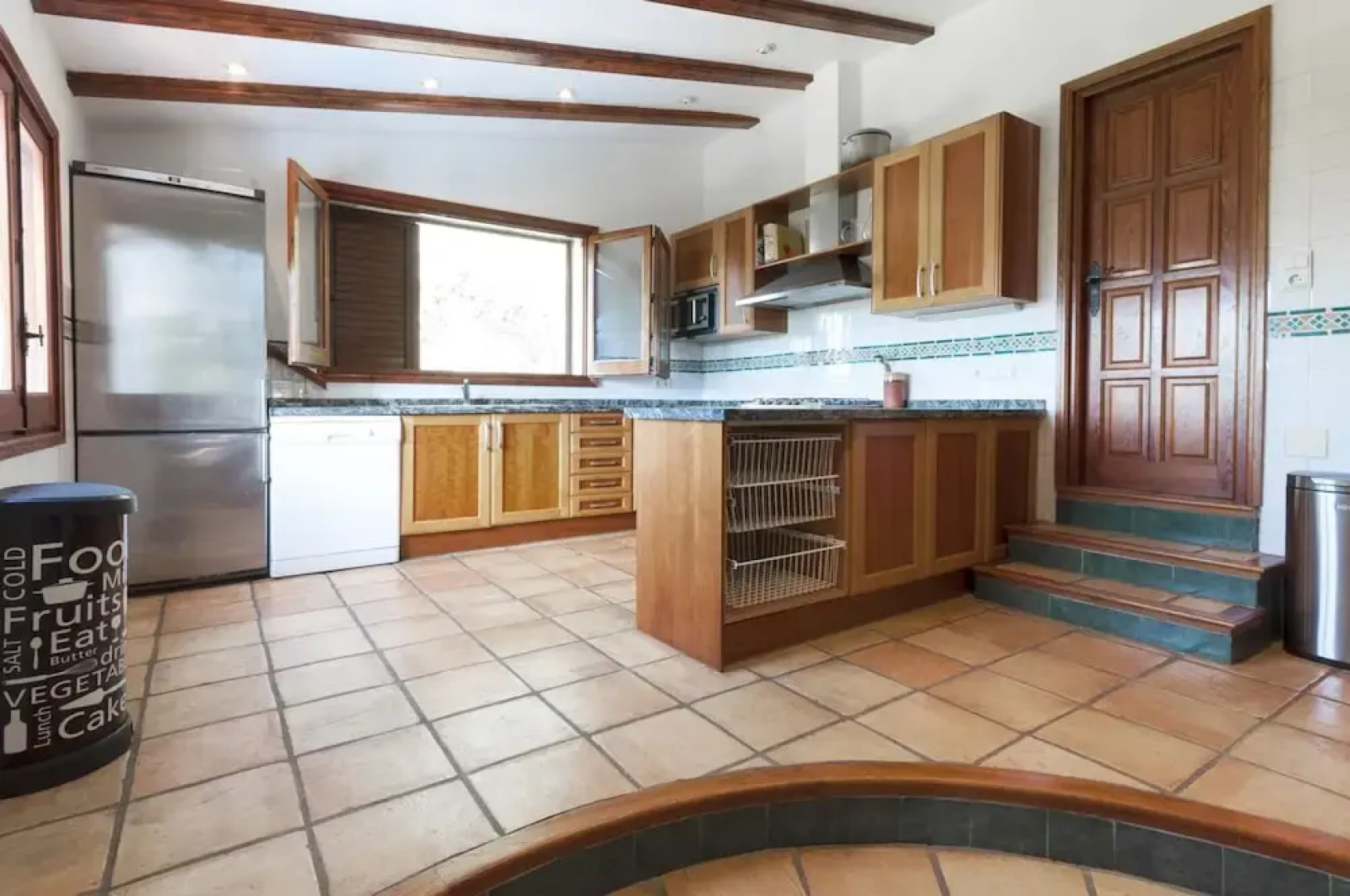 Casabra in Ador With 5 Bedrooms and 3 Bathrooms