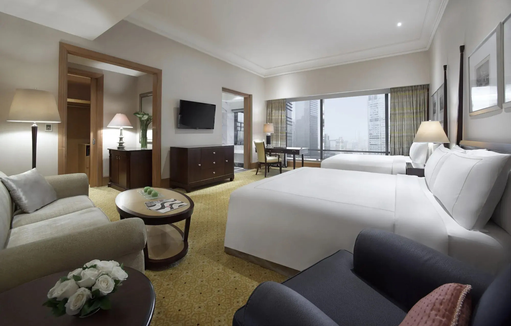 The Ritz-Carlton Jakarta, Mega Kuningan