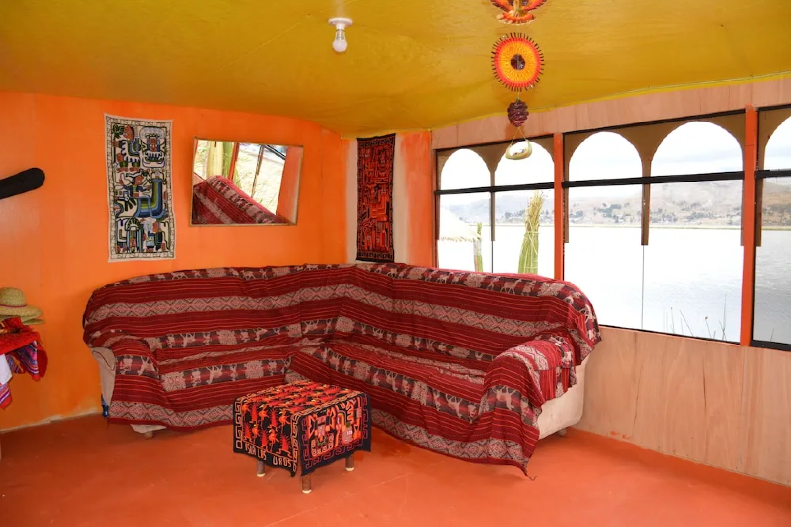 Uros Aruntawi Lodge