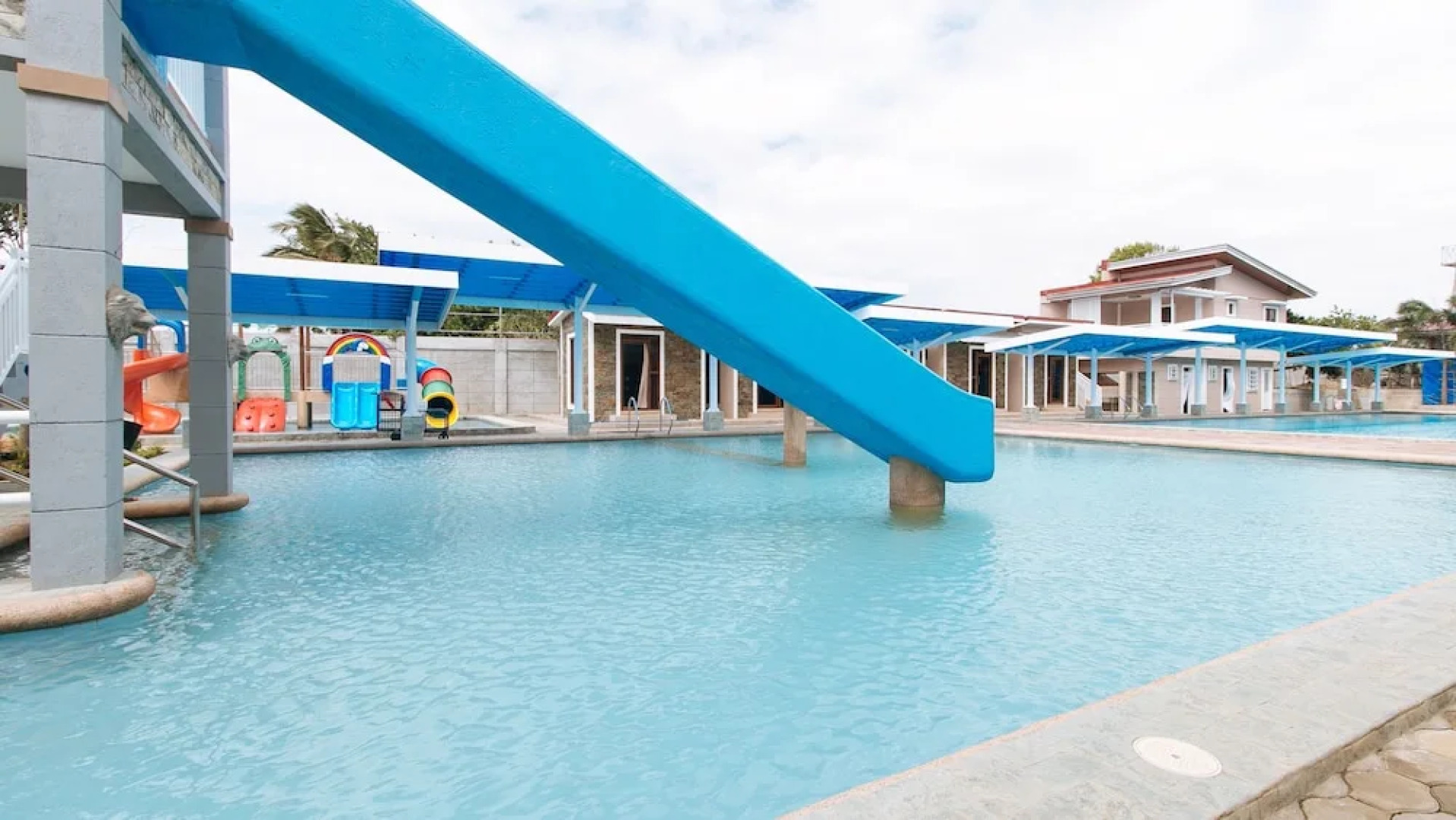 RedDoorz Premium @ Trece Indang Road