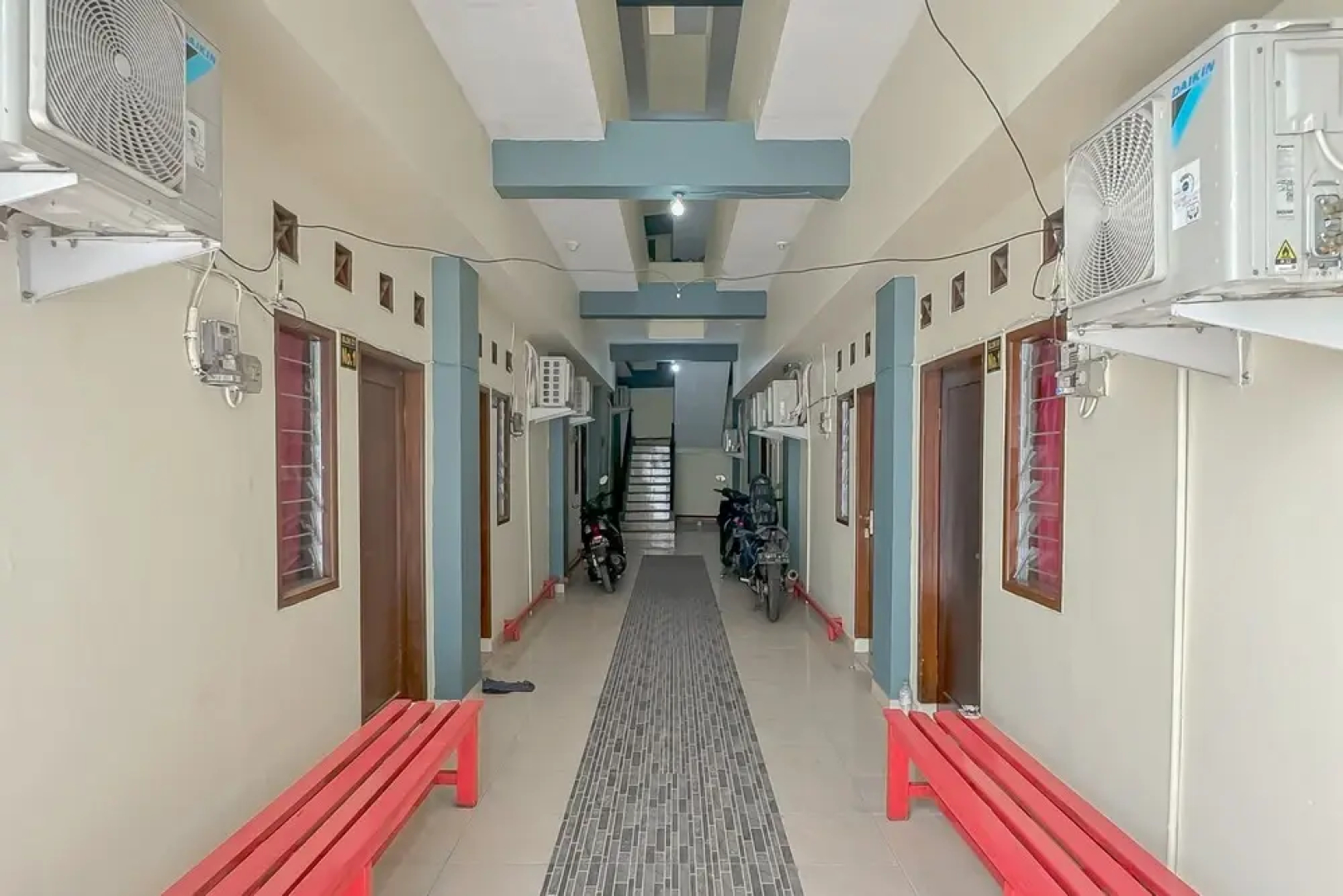 Urbanview Hotel Maharani Garut