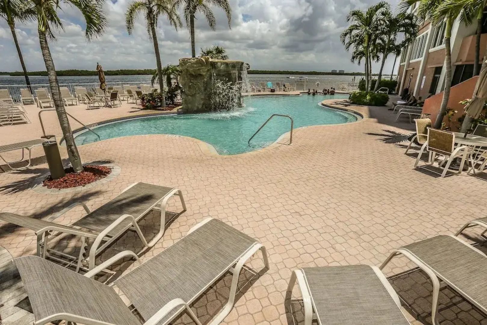 Lovers Key Resort 907