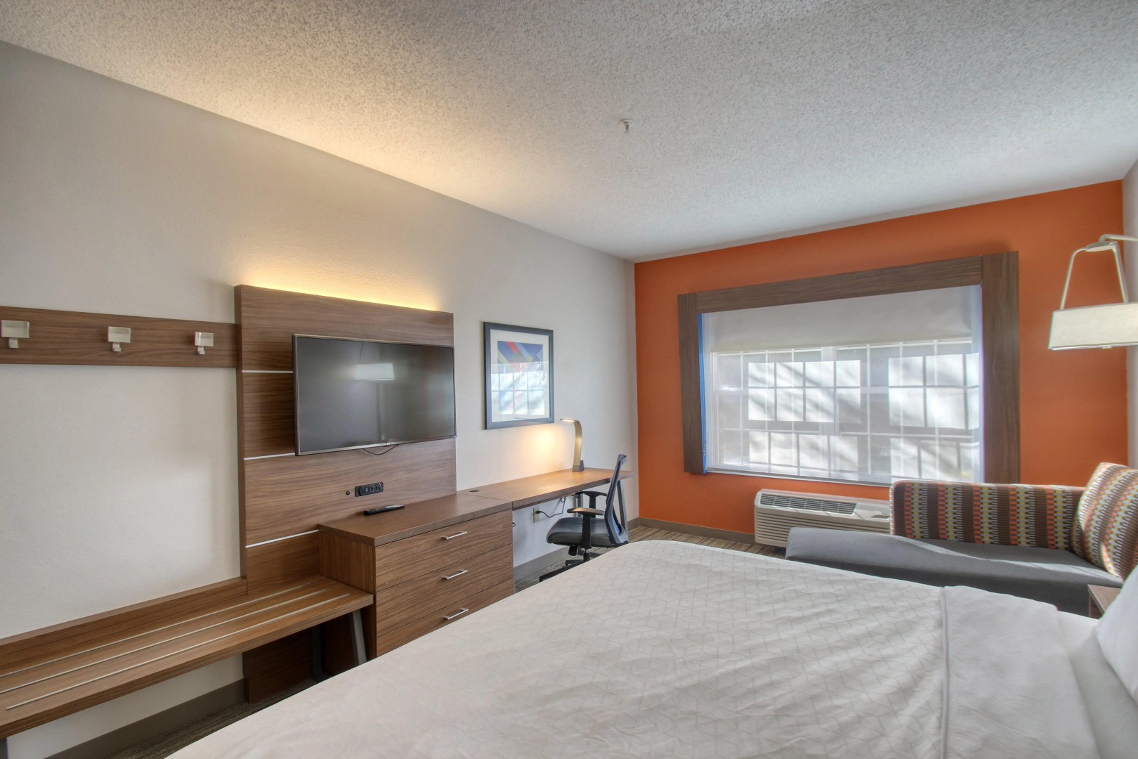 Holiday Inn Express Hotel & Suites Oshkosh by IHG