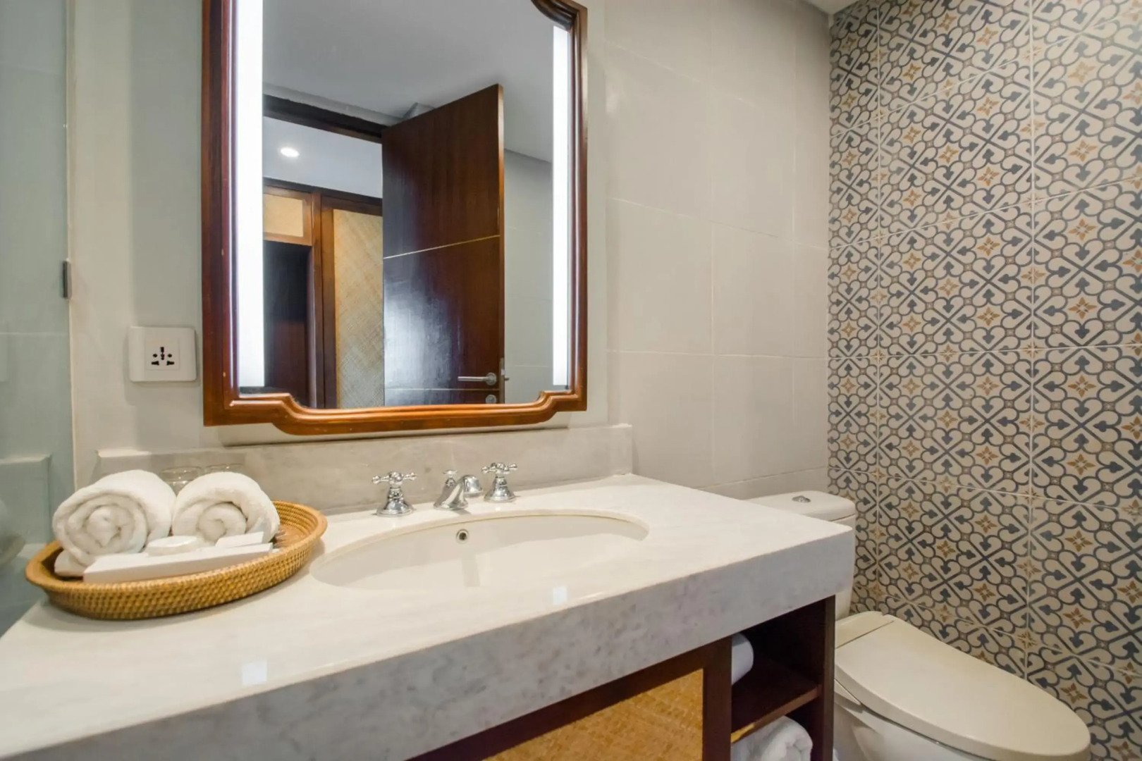 Lovina Beach Club & Resort