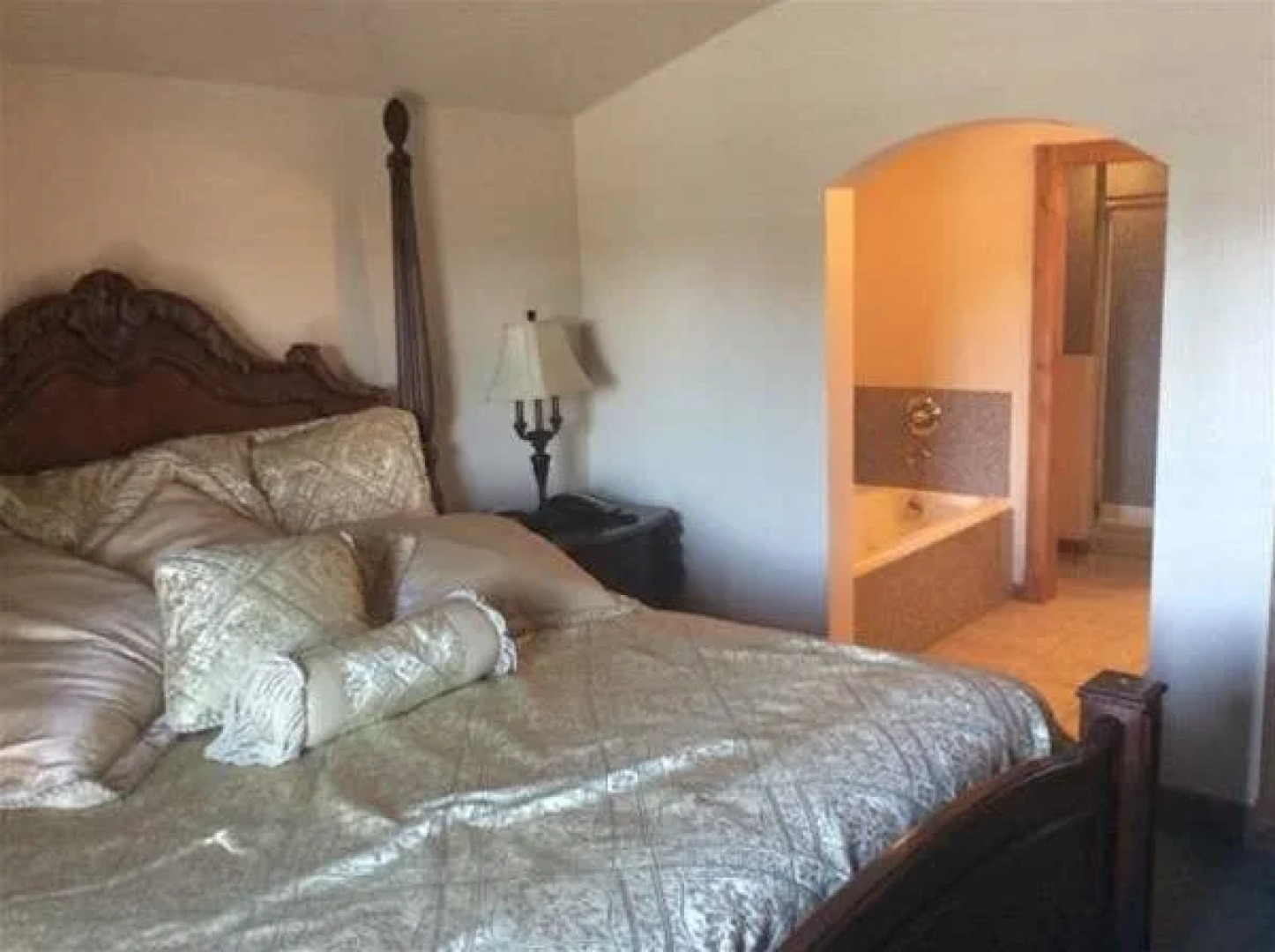 Hotel and Resort Rooms by Midway Lodging