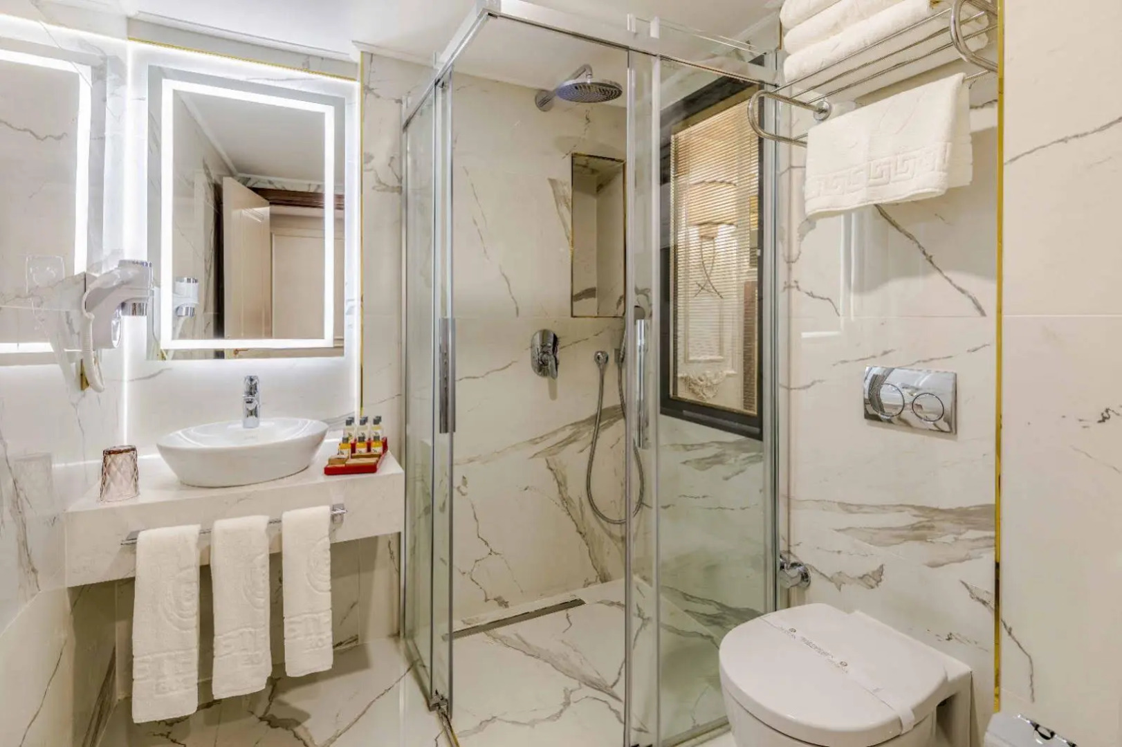 Beethoven Senfoni Hotel