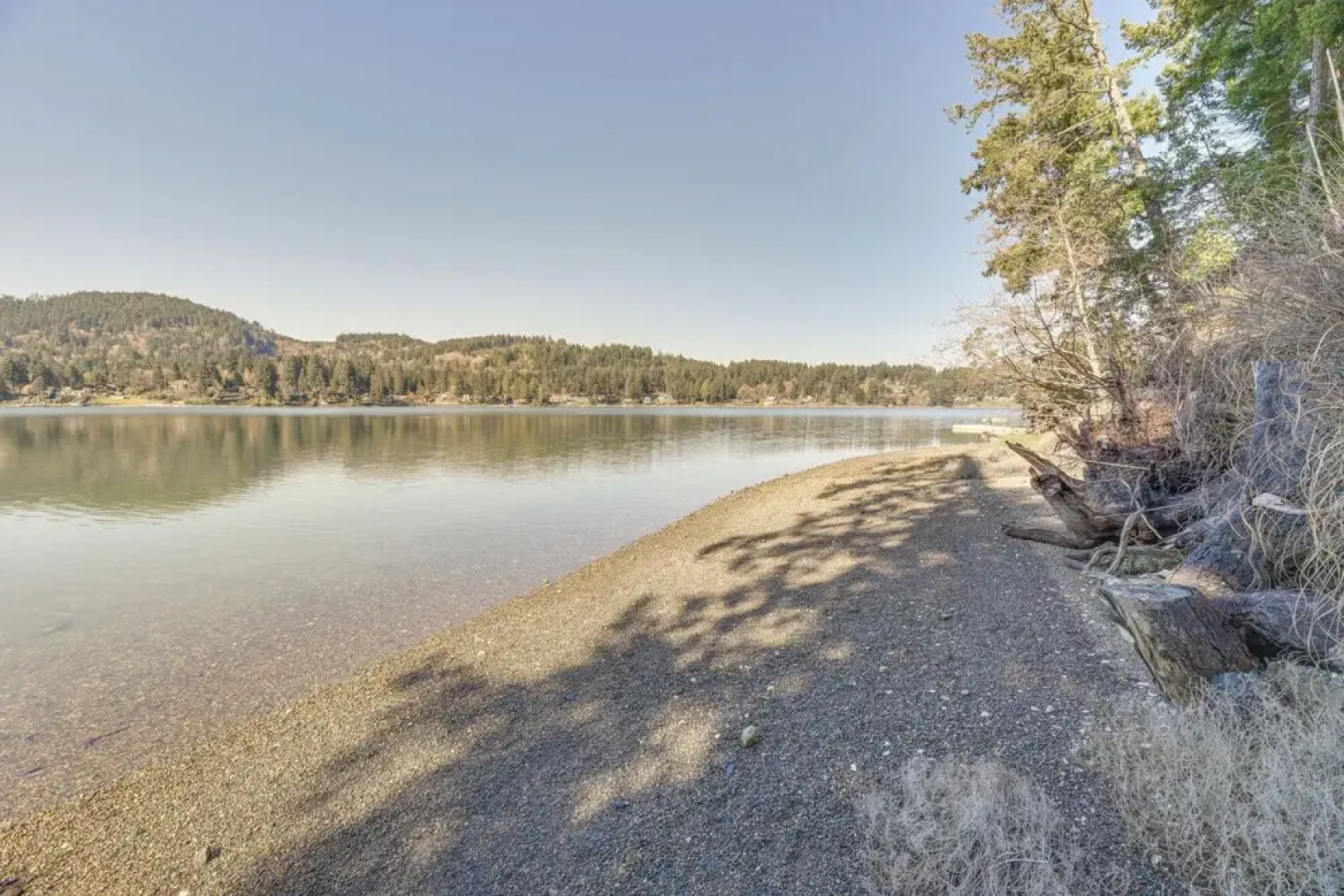 Waterfront Washington Getaway w/ Hot Tub & Deck!