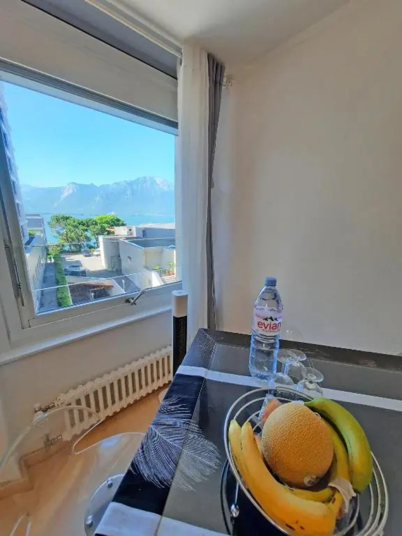 13 Family central modern app with Lake View