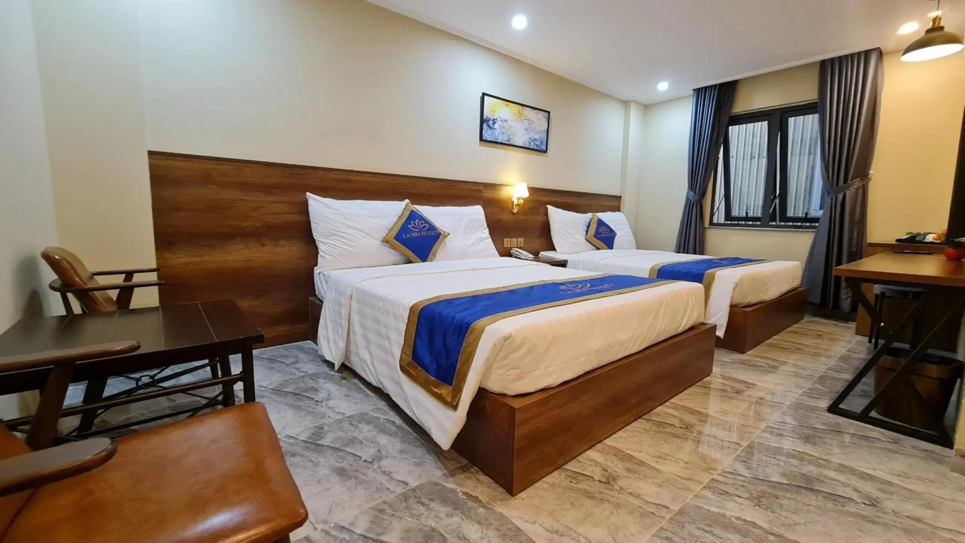 La Mia Lakeview Hotel