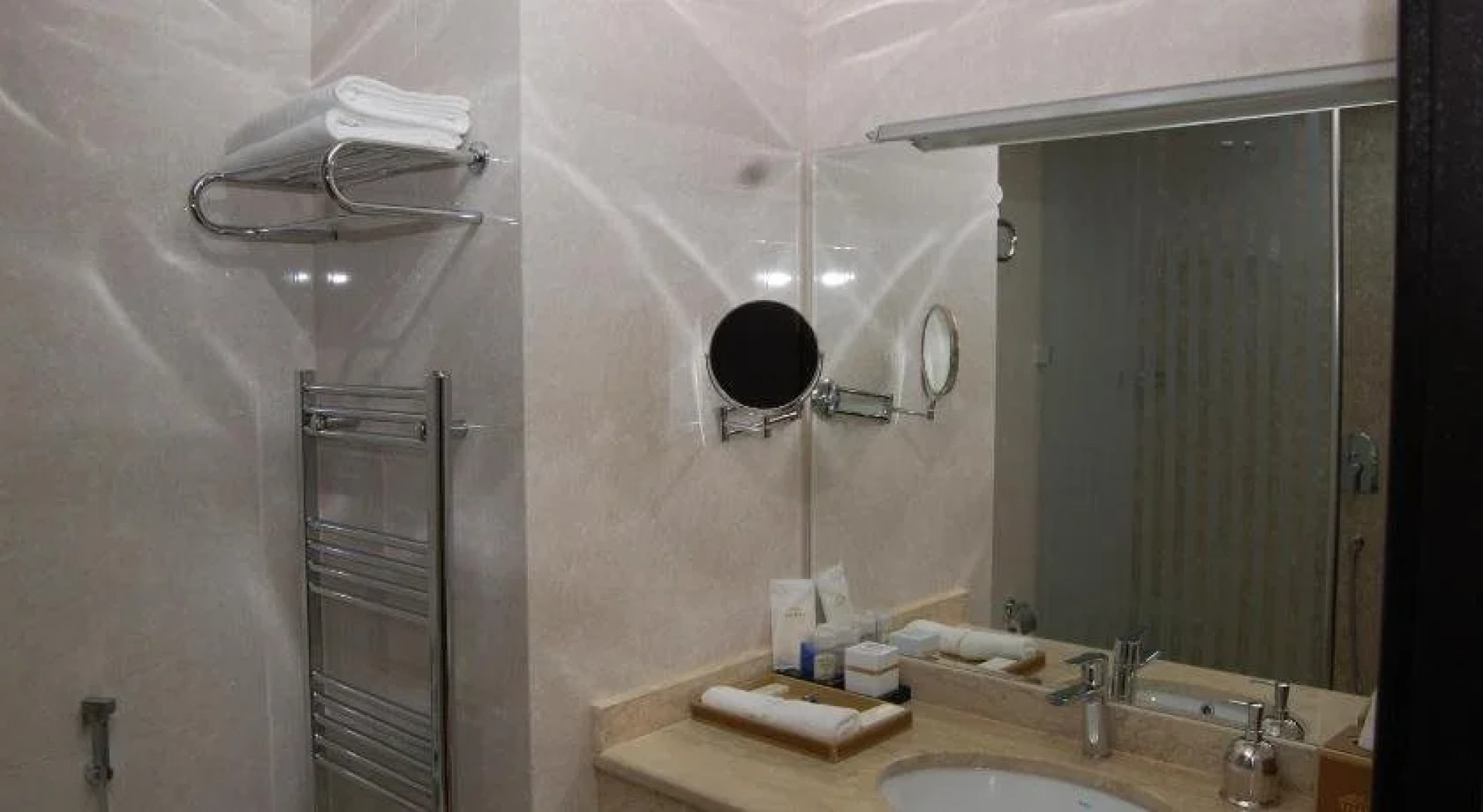 Agsaray Deluxe Hotel