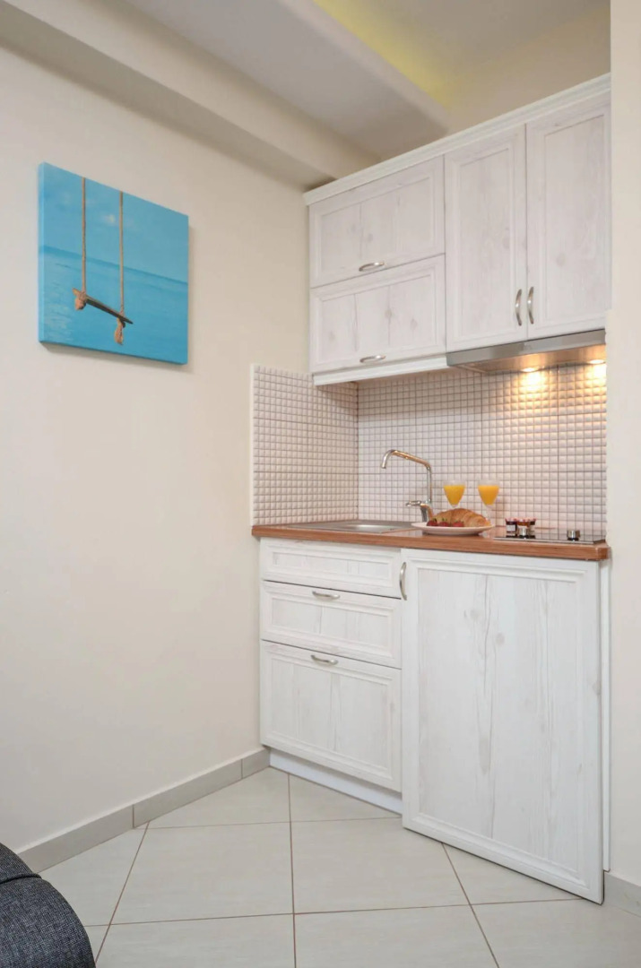 Ormos Holiday Studios