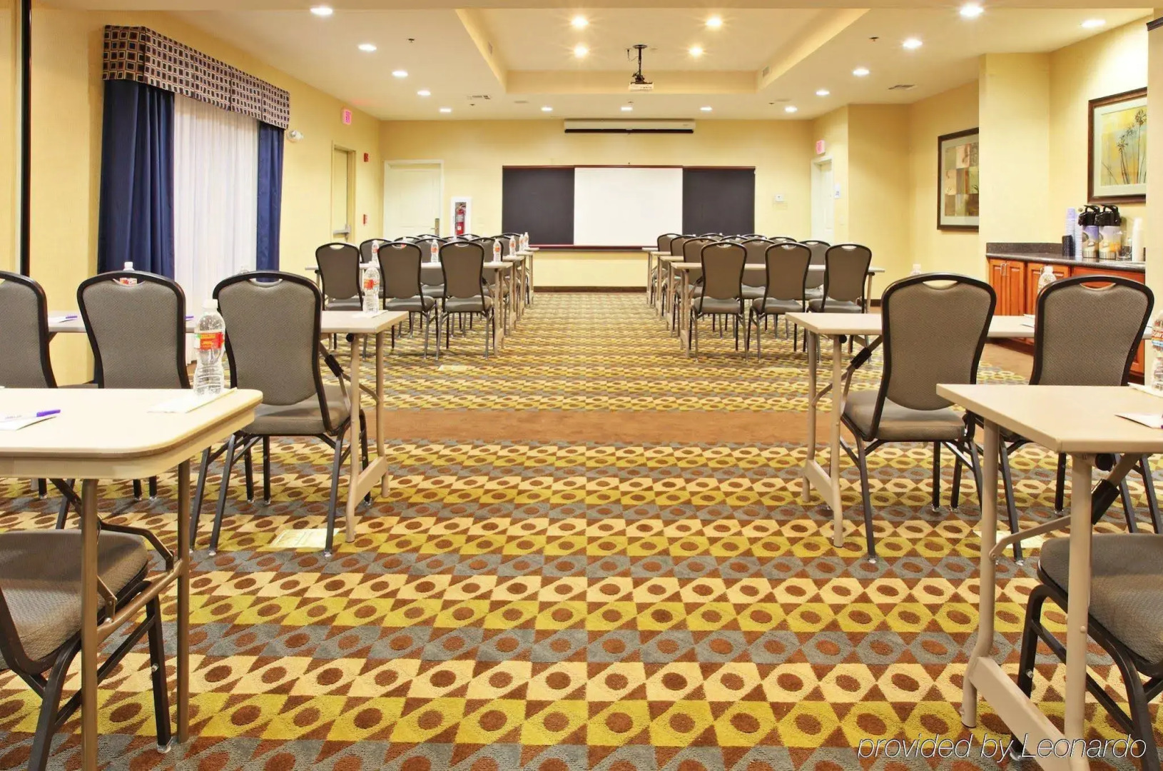 Holiday Inn Express Inn & Suites Searcy by IHG