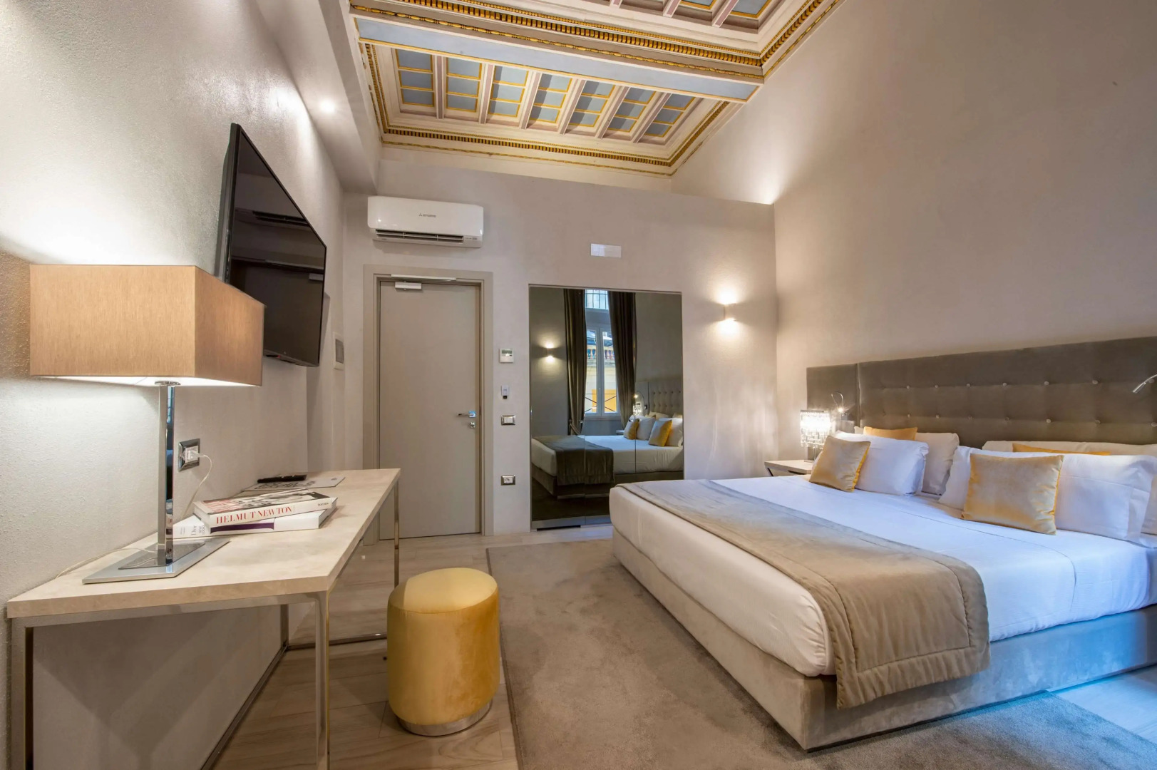 Terrace Pantheon Relais