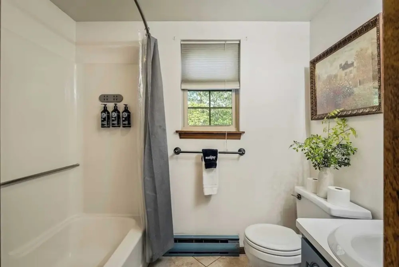 Sky View Chalet by Avantstay Stunning Interior, Spacious Deck, Hot Tub, & View