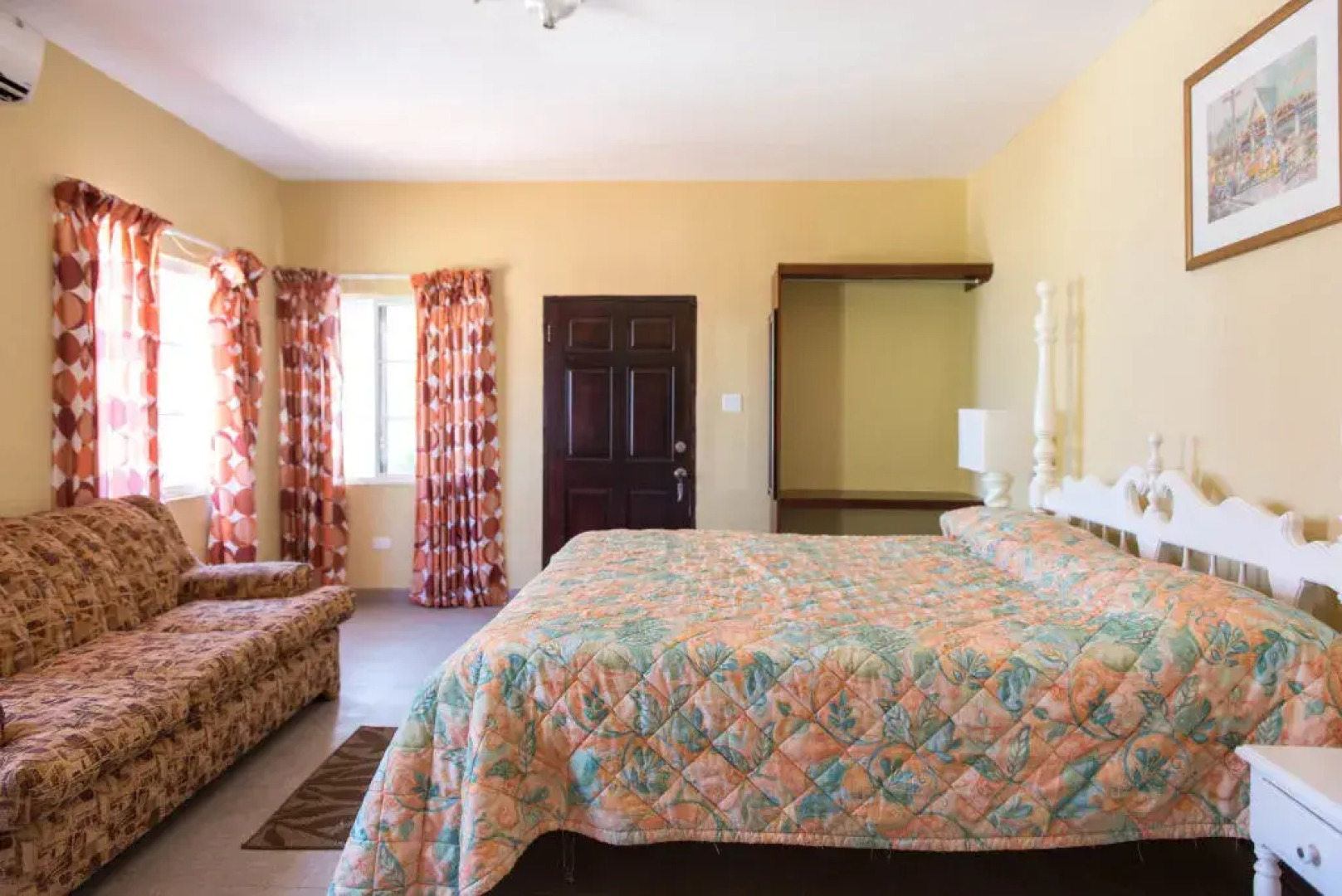 Rosehall deLuxe Hotel