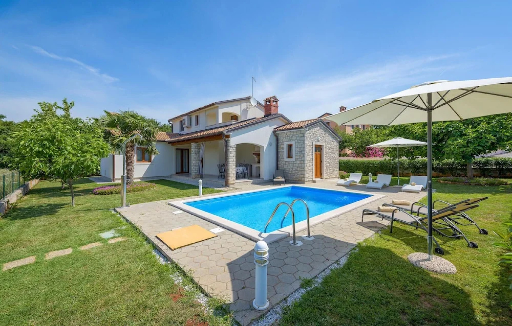 Nice Home in Kmacici With Outdoor Swimming Pool, Wifi and 3 Bedrooms