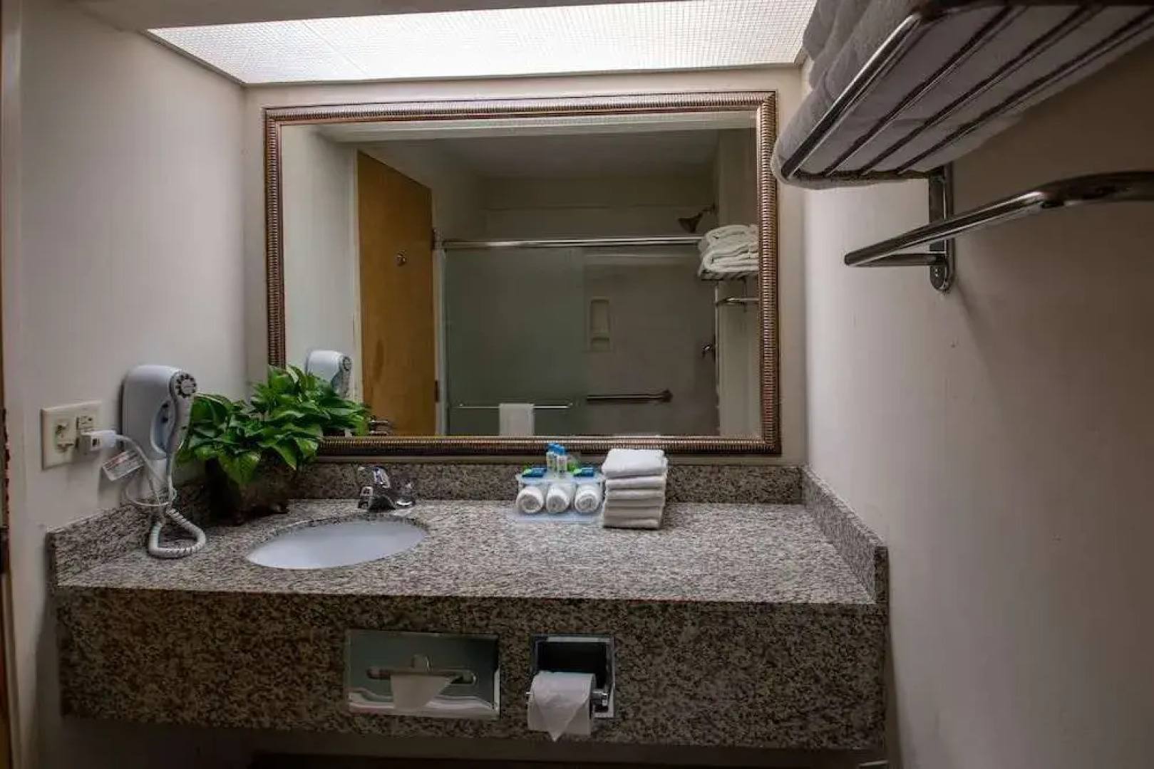 Holiday Inn Express Charleston-Moncks Corner