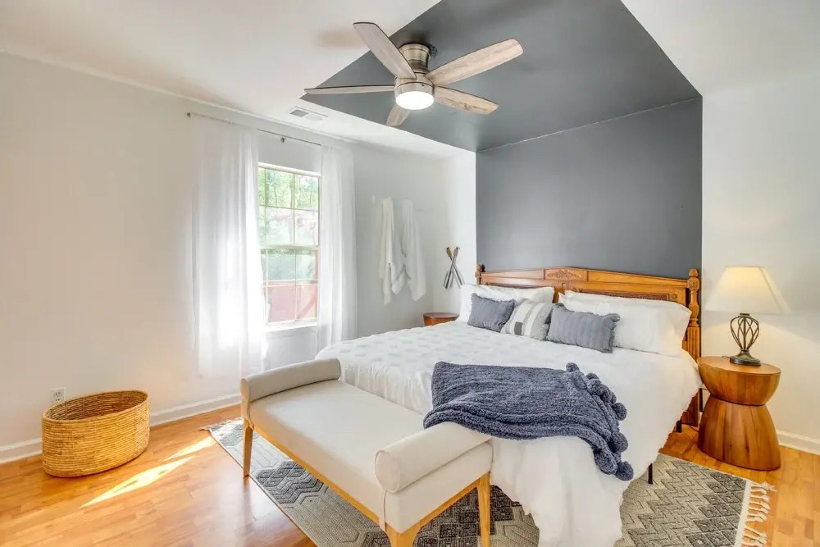 Cheerful Savannah Vacation Rental With Fire Pit!