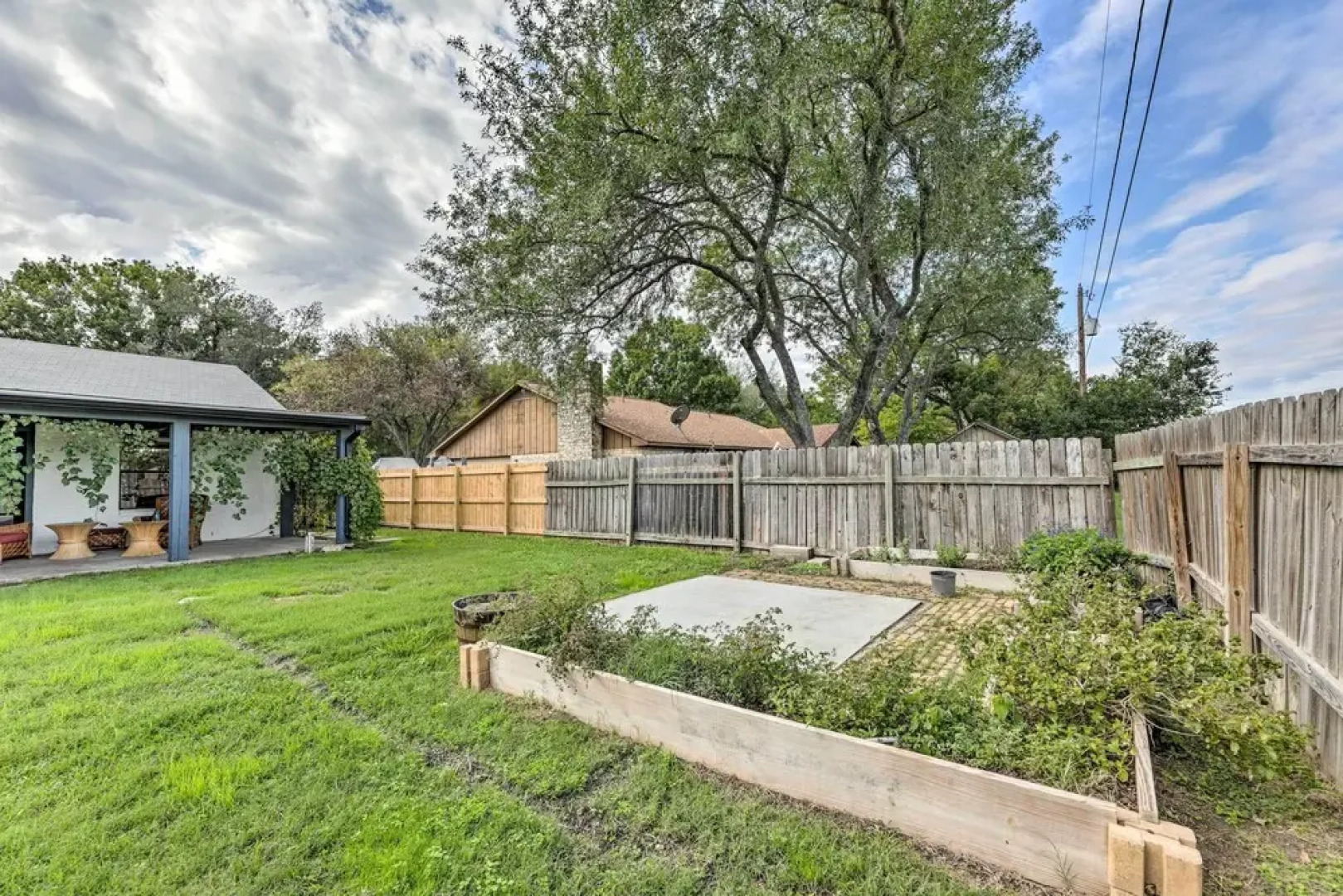 Pet-friendly Lockhart Home w/ Private Yard!