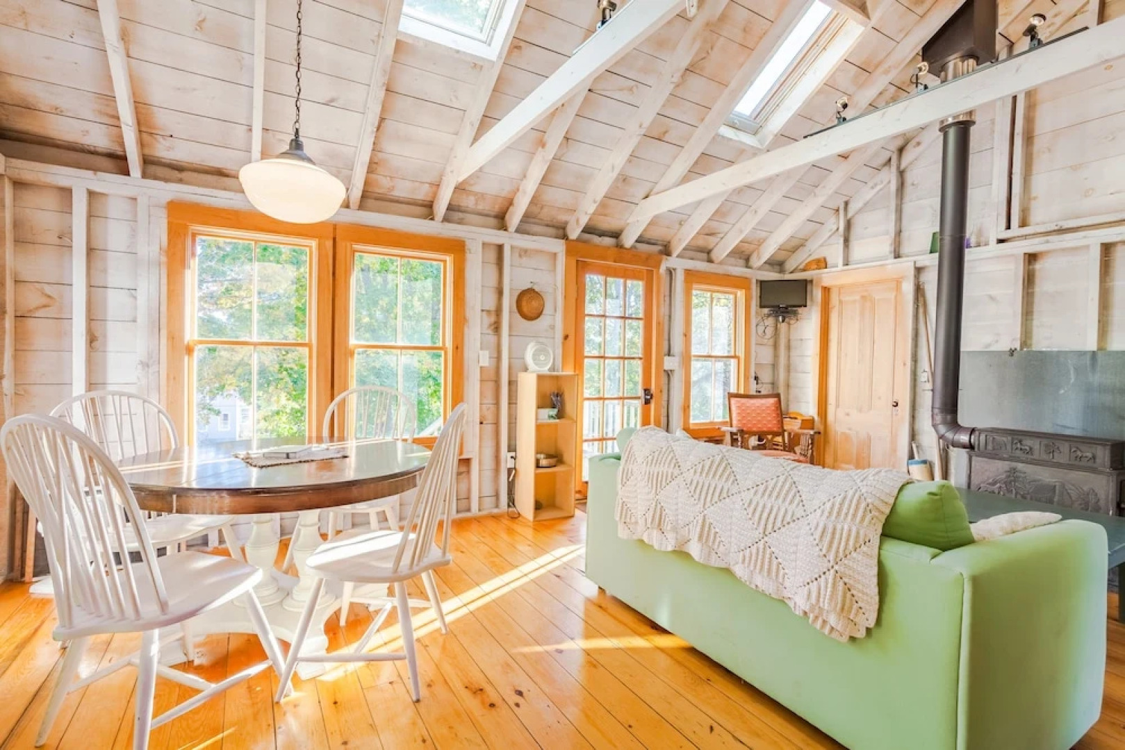 19 Hill Road Home 5 Bedrooms 2 Bathrooms Home