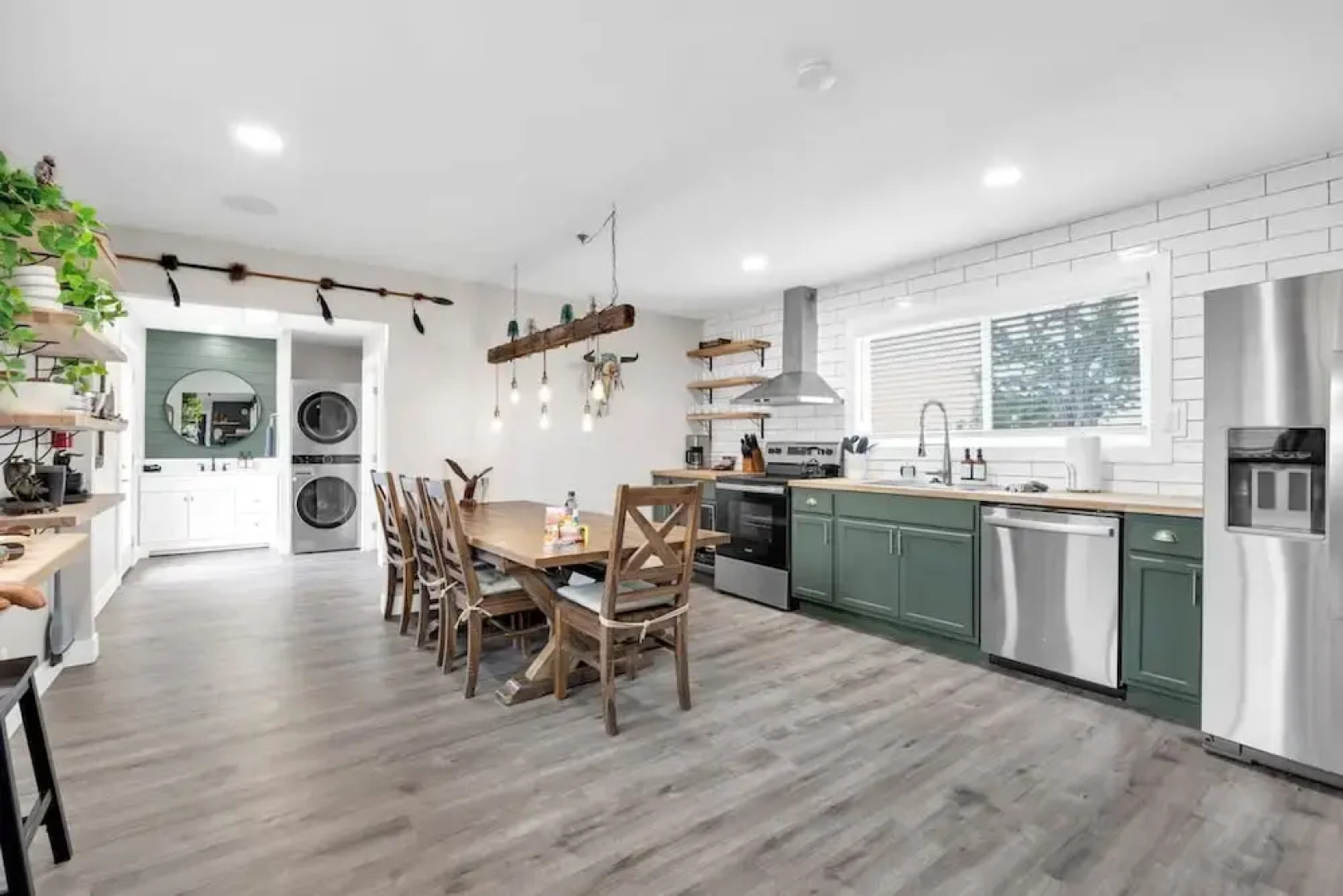 Spacious 4BR Home Near Grand Canyon Sleeps 10