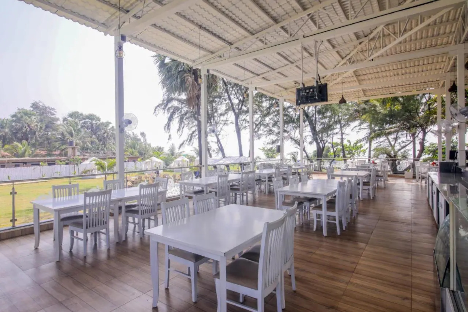 Foxoso La Beach Resort & Spa