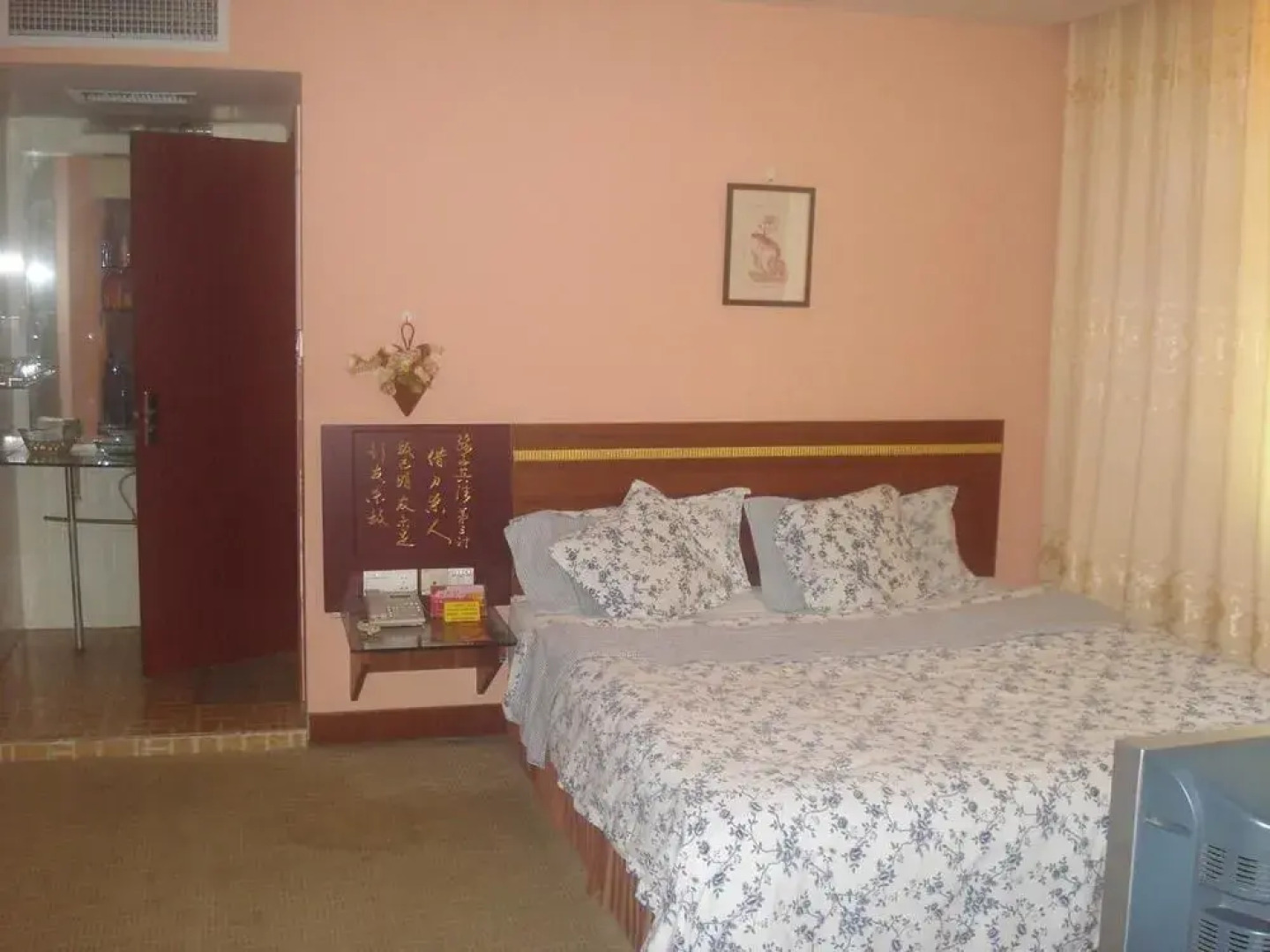 Dongying Shang 's Bauhinia Business Hotel