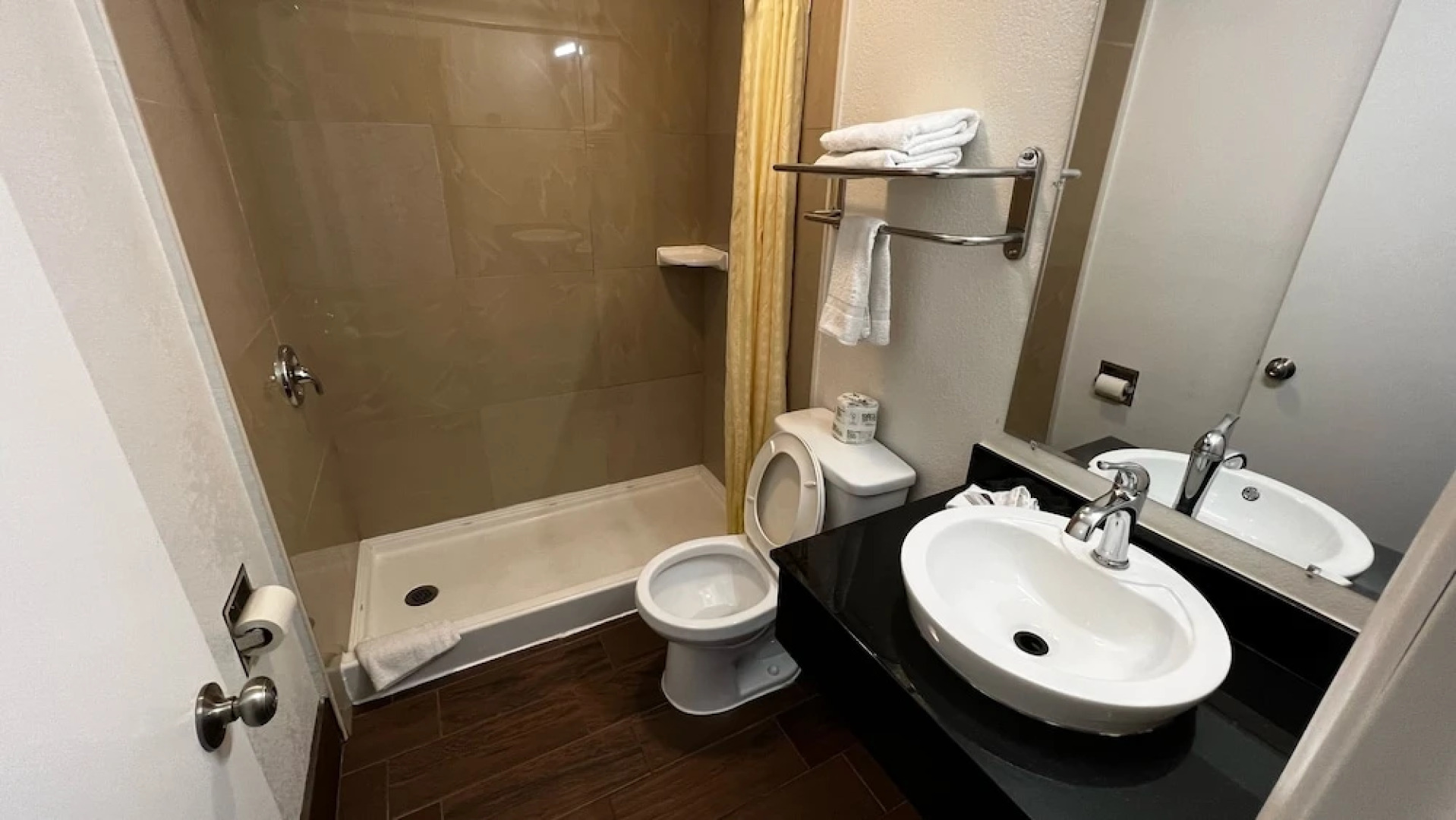 New American Inn and Suites