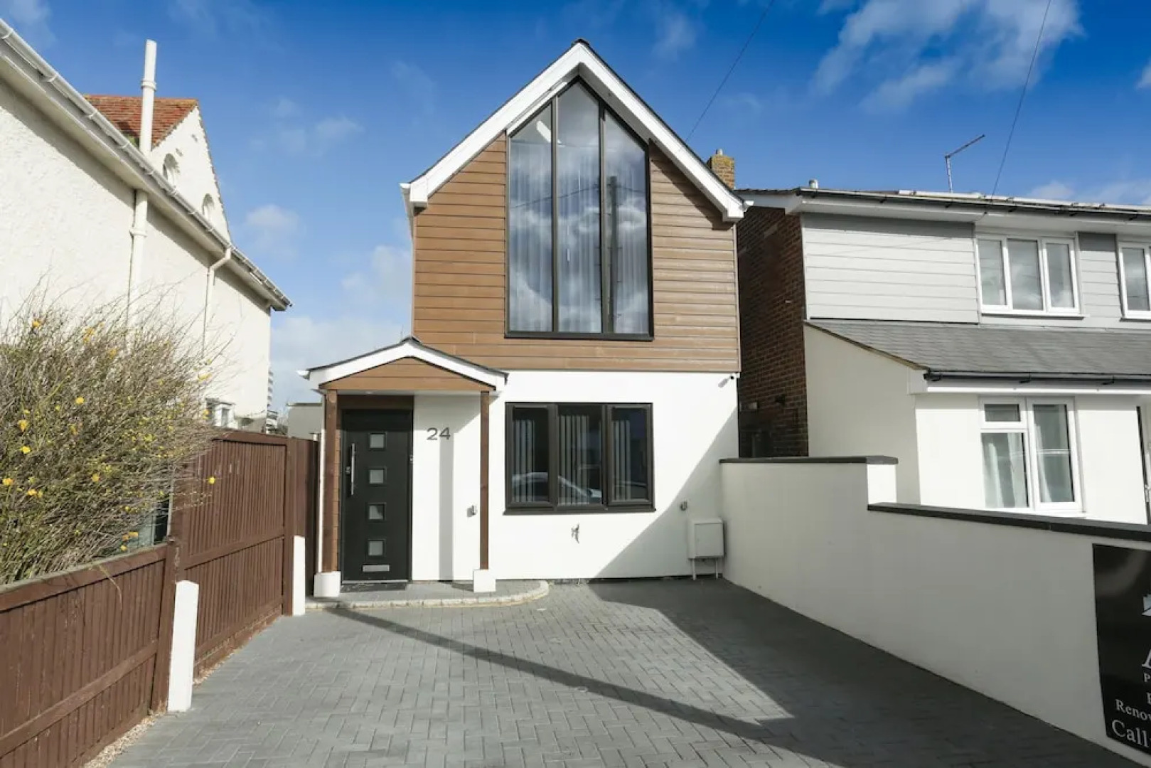 The Broadway Beach Homes Airbnb With Hot tub