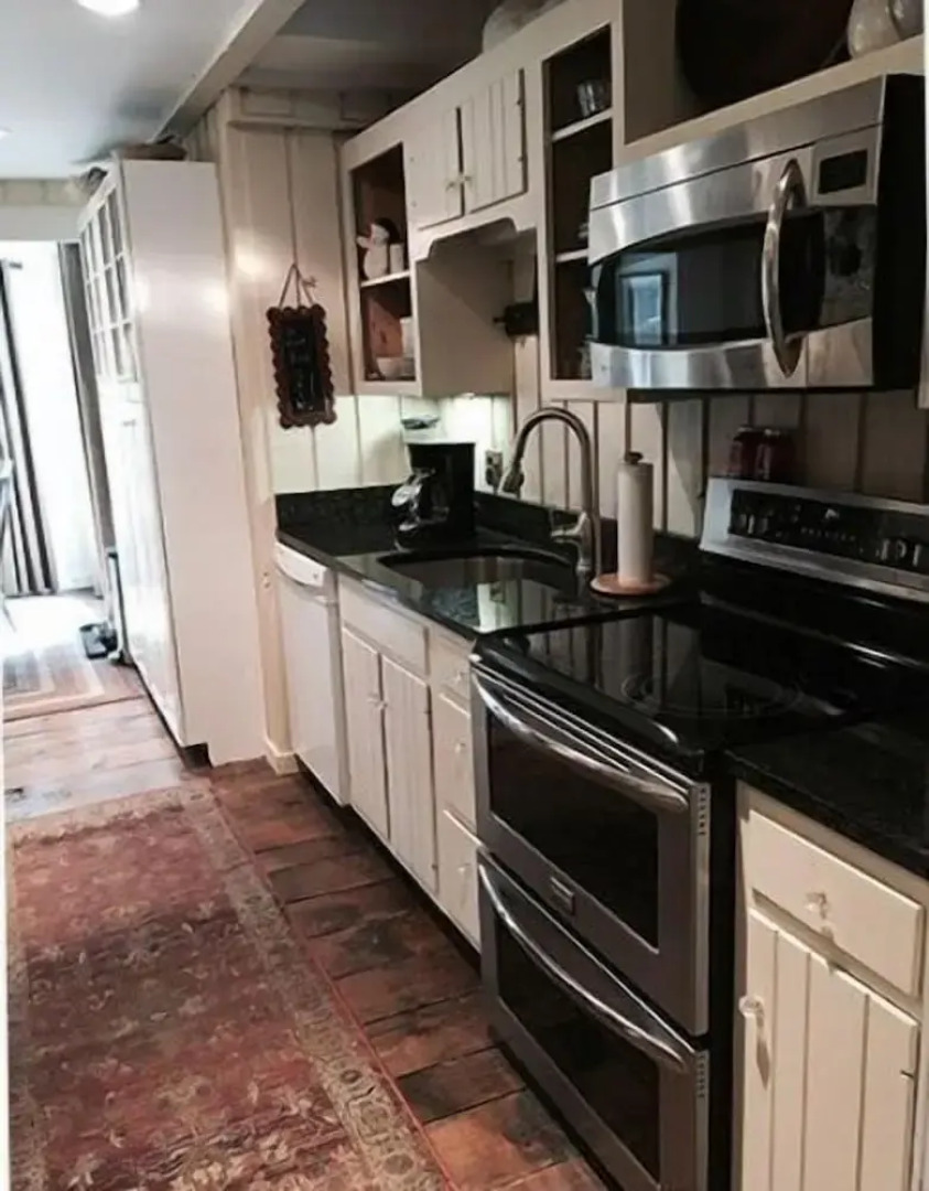 Unique Barn-style 3 Br Private 3 Bedroom Home