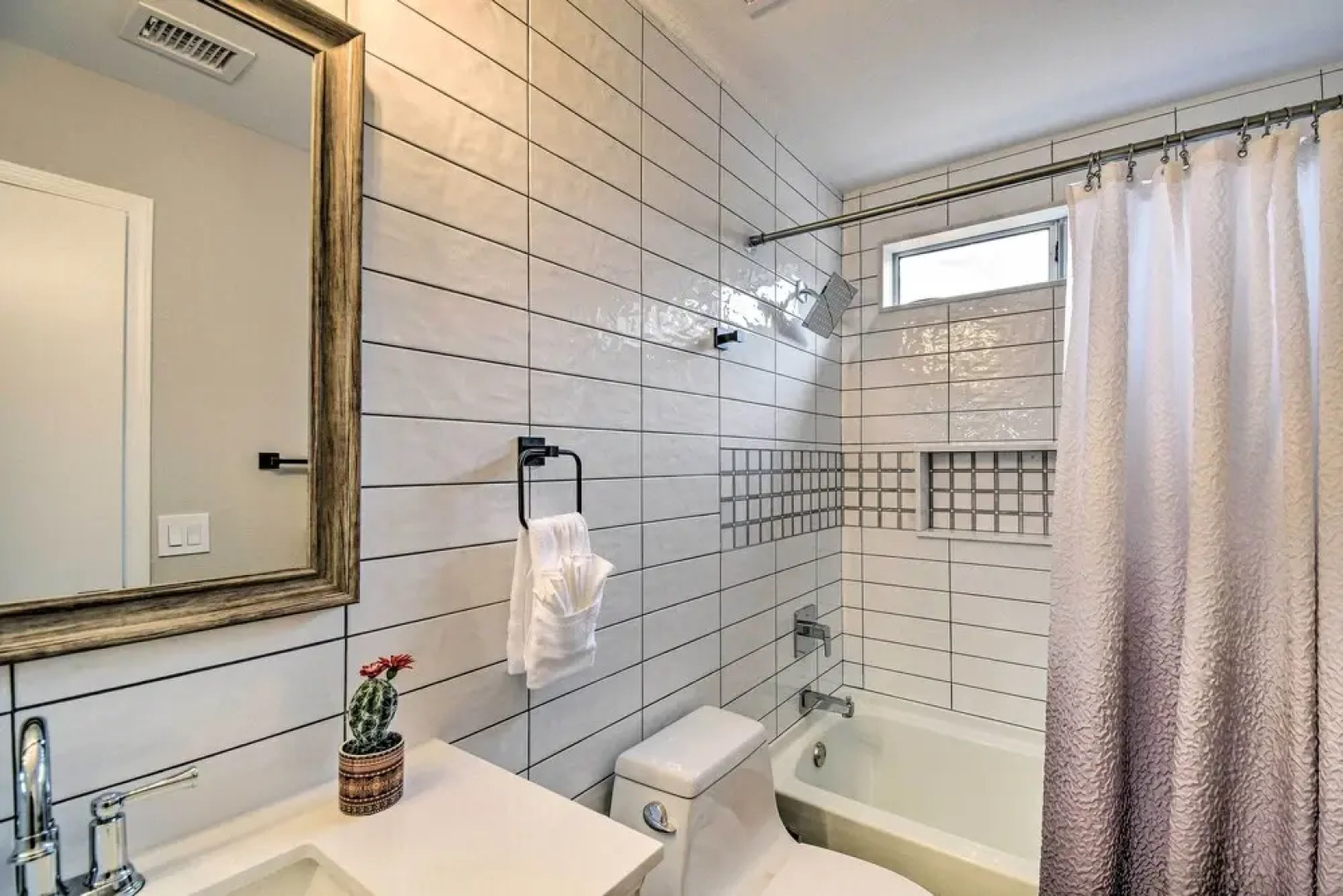 Peoria Oasis w/ Saltwater Pool & Putting Green!