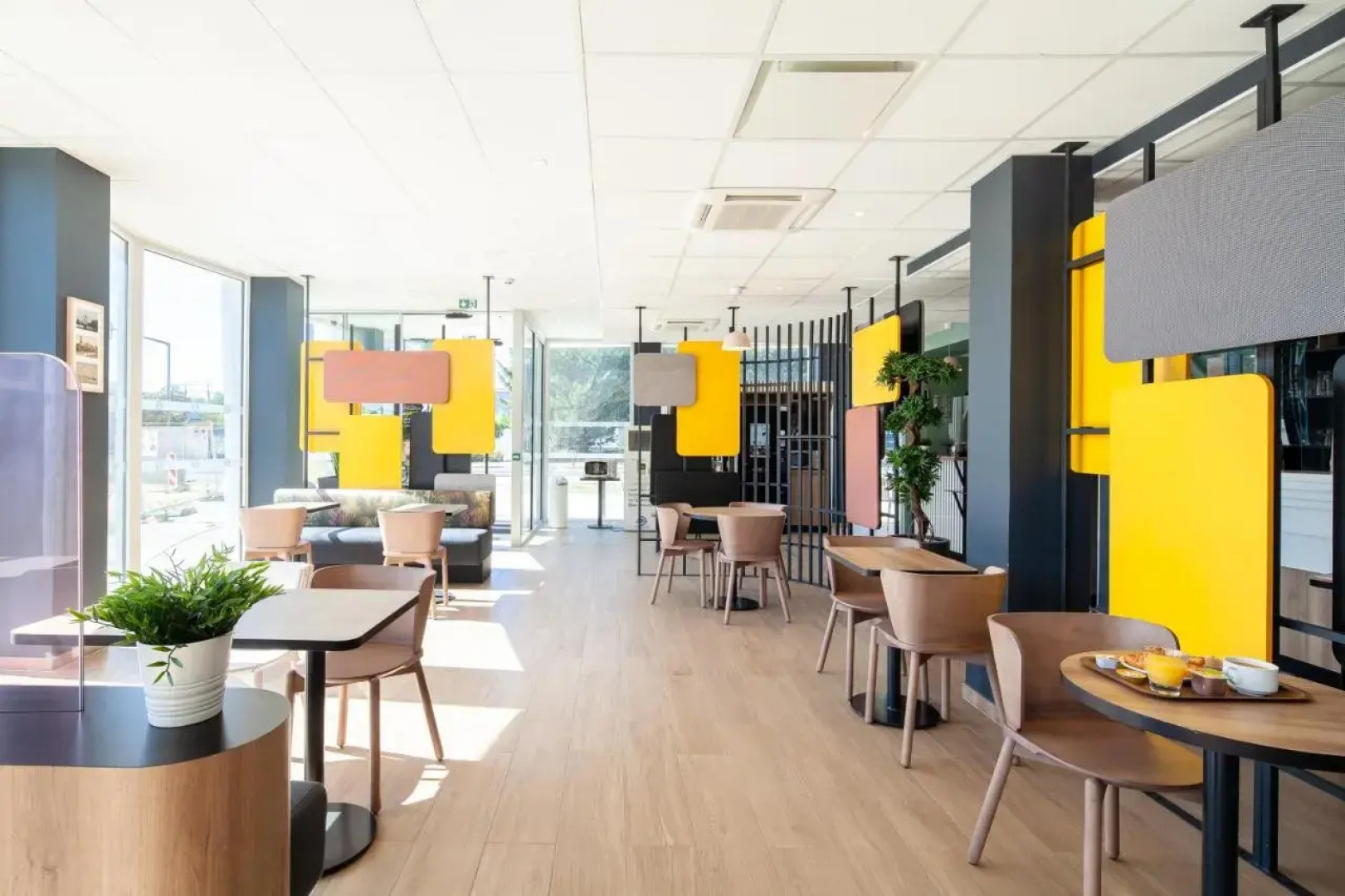 B&B HOTEL MASSY Gare TGV