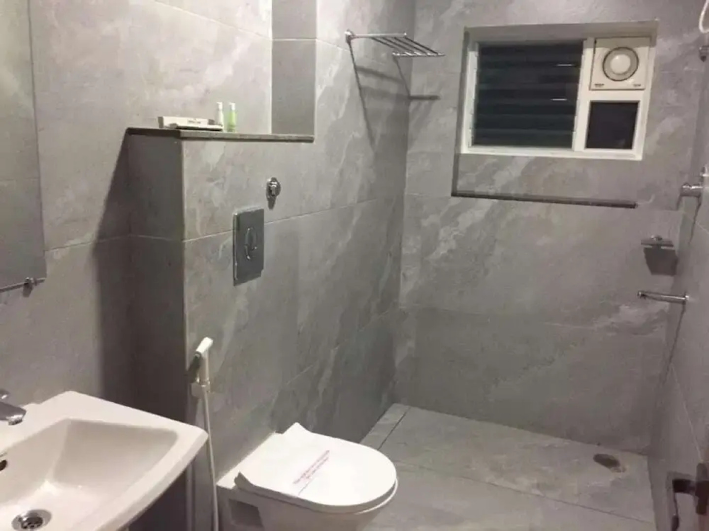 Capital O 48018 Royal Park