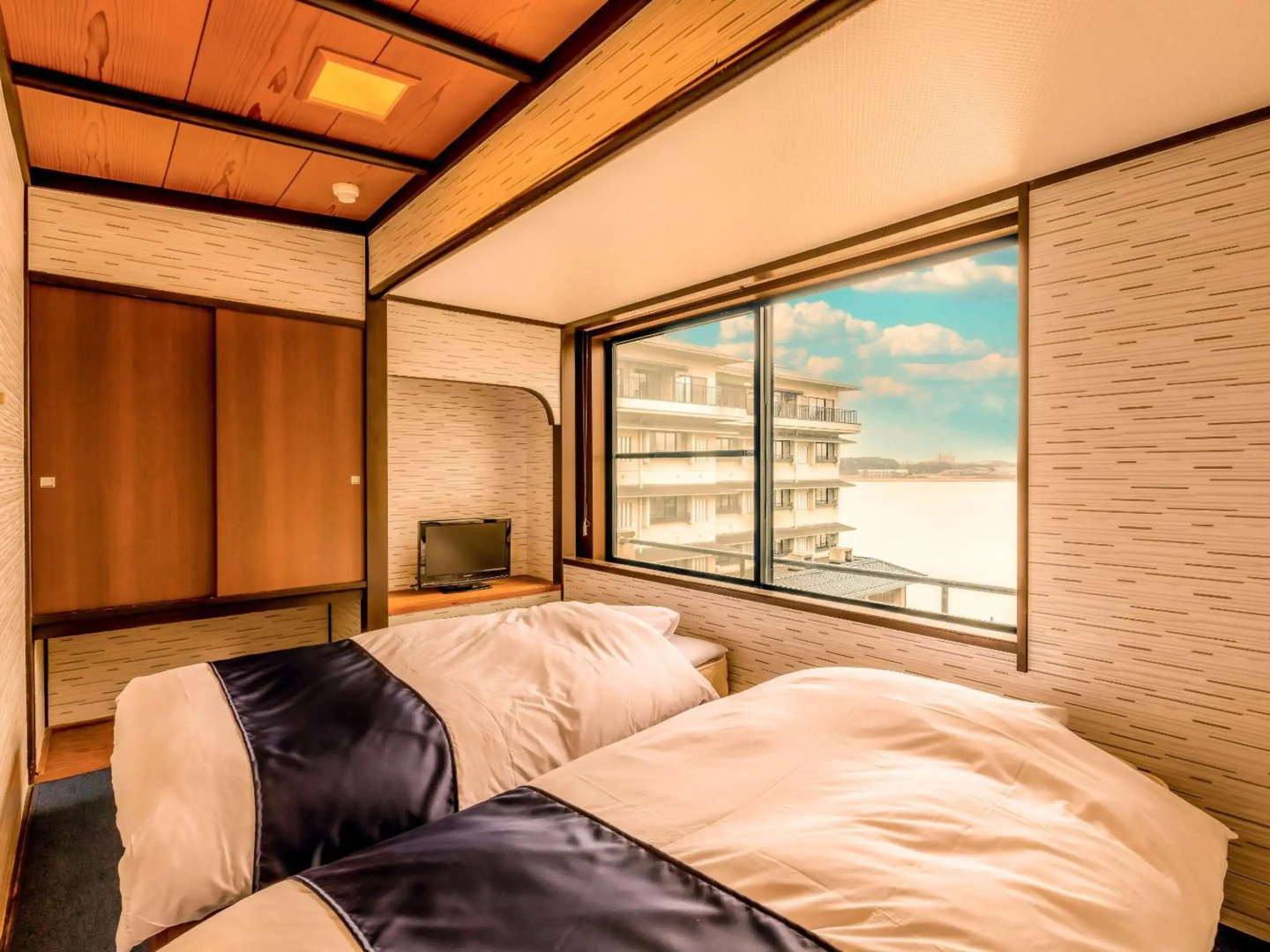 Ooedo Onsen Monogatari Premium Kaga Maruya