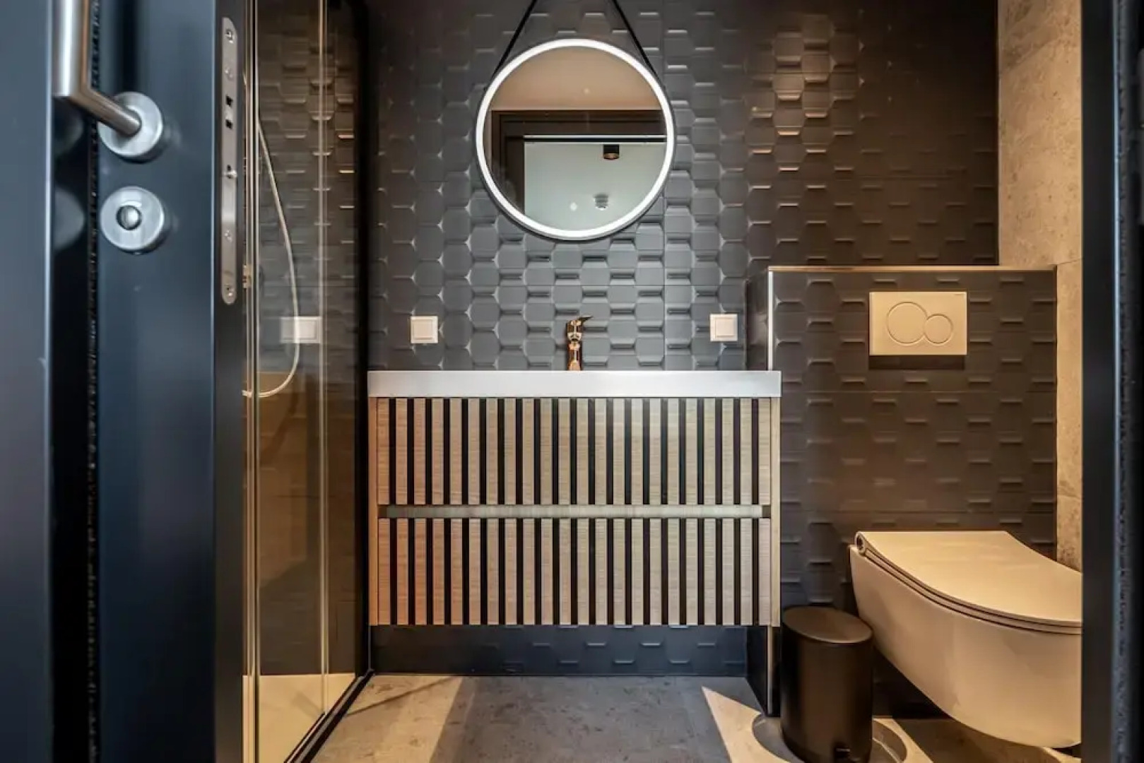 Playful and Luxurious Apartment in Heart of Delft