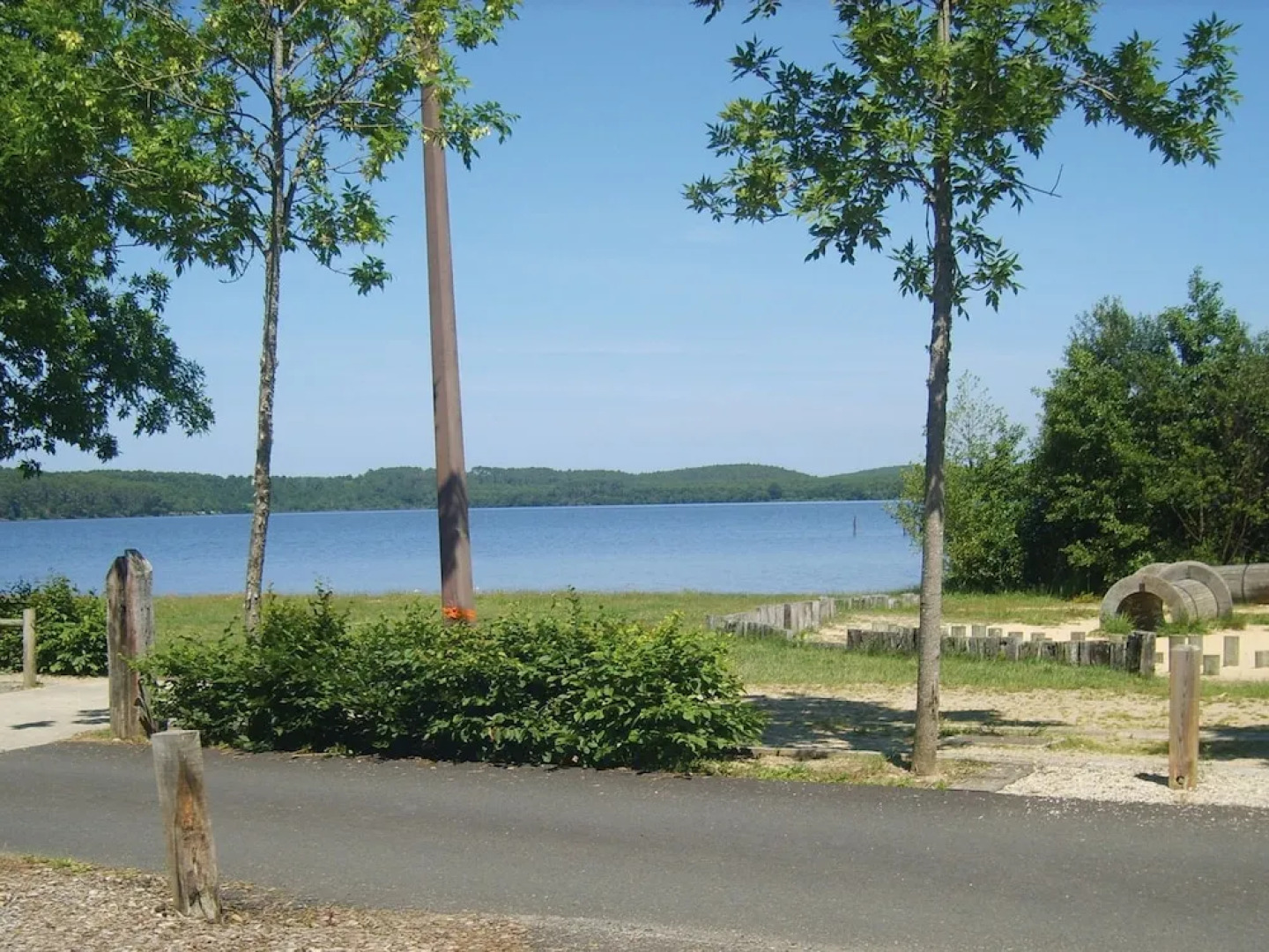 Nice Apartment With a Dishwasher Near a Recreational Lake