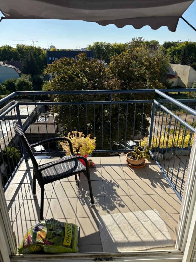 Újszerű, jól felszerelt lakás a város szîvében hűsîtőkkel, reggelivel, ingyenes parkolással!