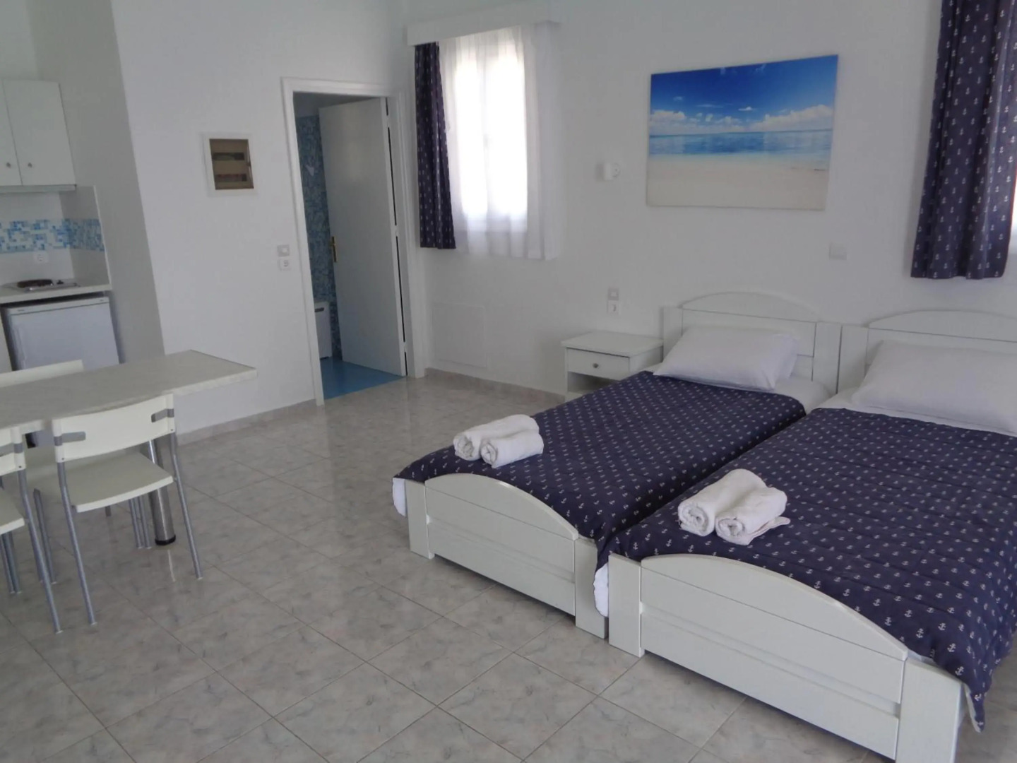 Blue and White Studios & Apartments