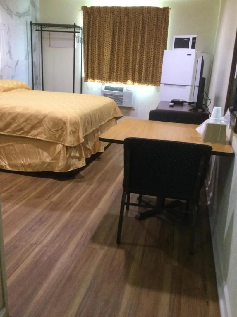 Americas Express Inn