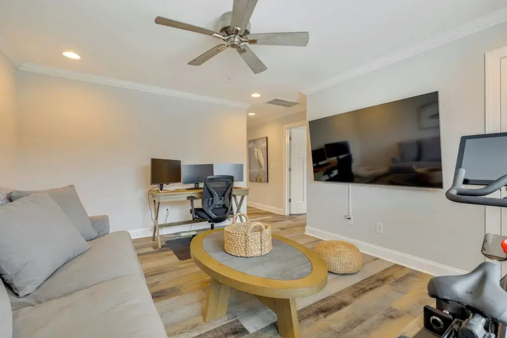 Spacious Home w/ Screened Patio in Wilmington!