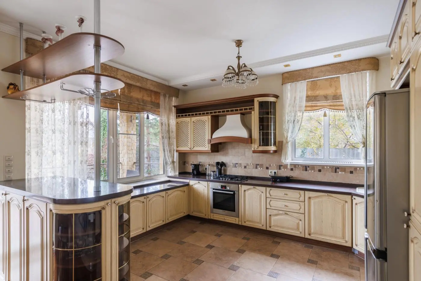 Коттедж с бассейном