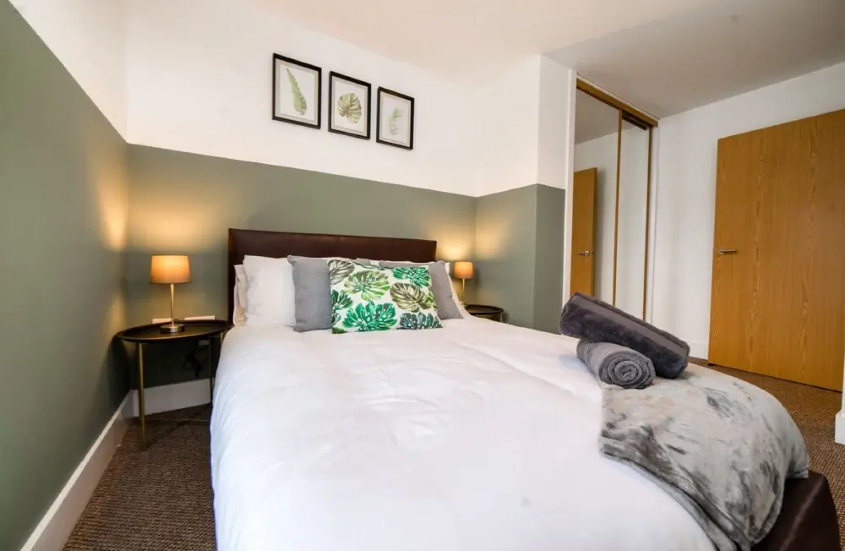 Dyzyn Living B2B Stays Pet Friendly Parking Wifi