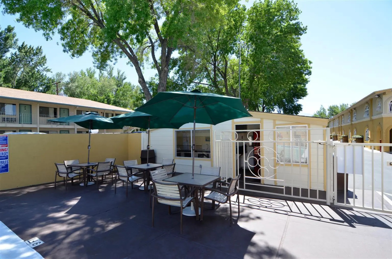 BEST WESTERN PLUS Bishop Holiday Spa Lodge