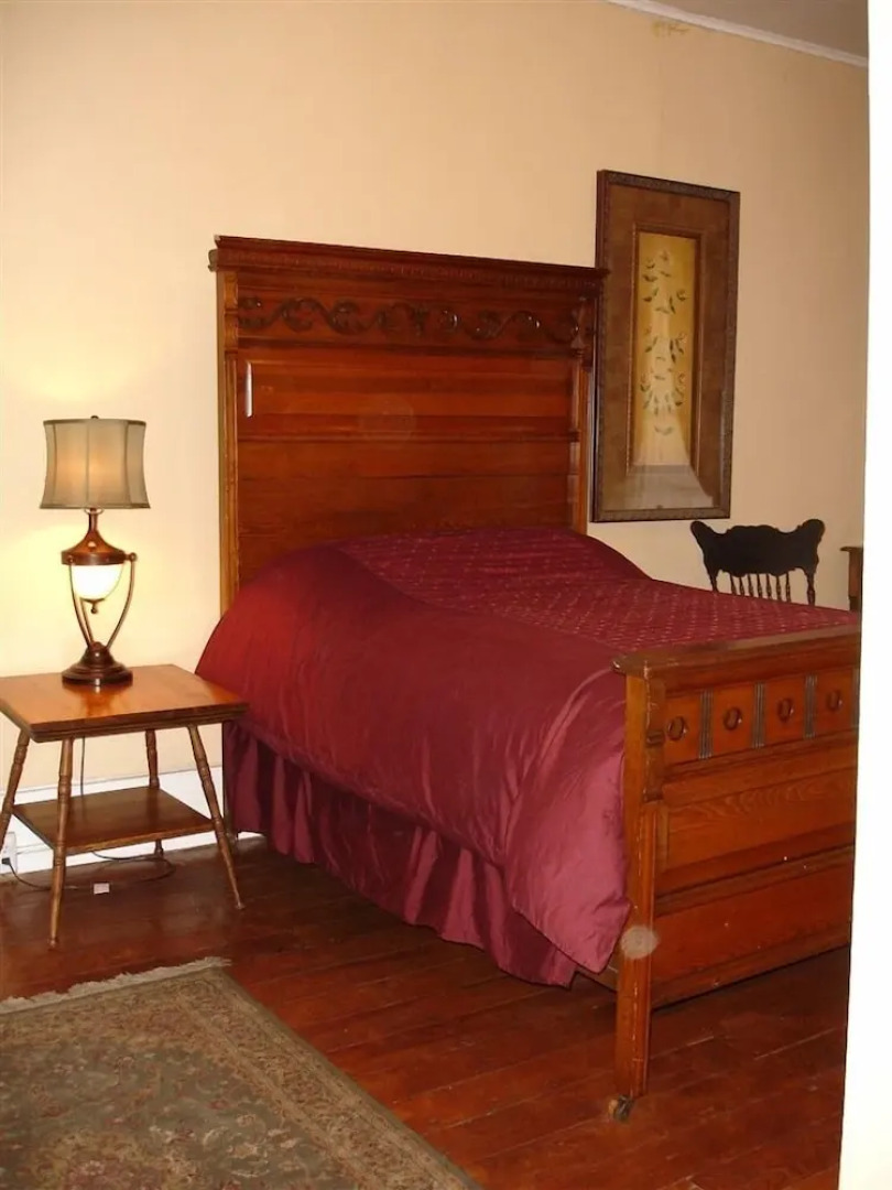 Hotel Léger Restaurant & Saloon