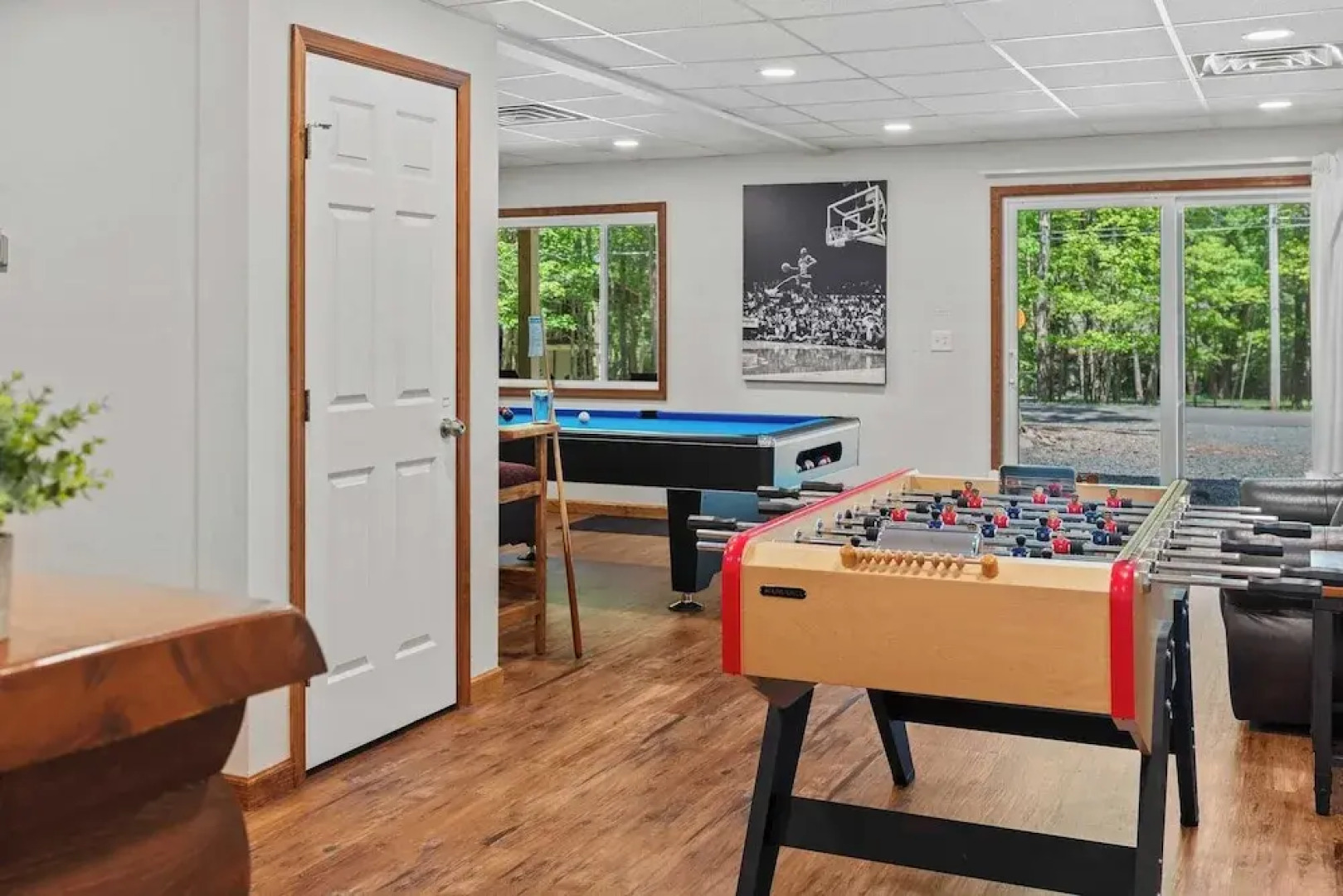 Maple Oasis by Avantstay Newly Built w/ Hot Tub, Game Room & Fire Pit