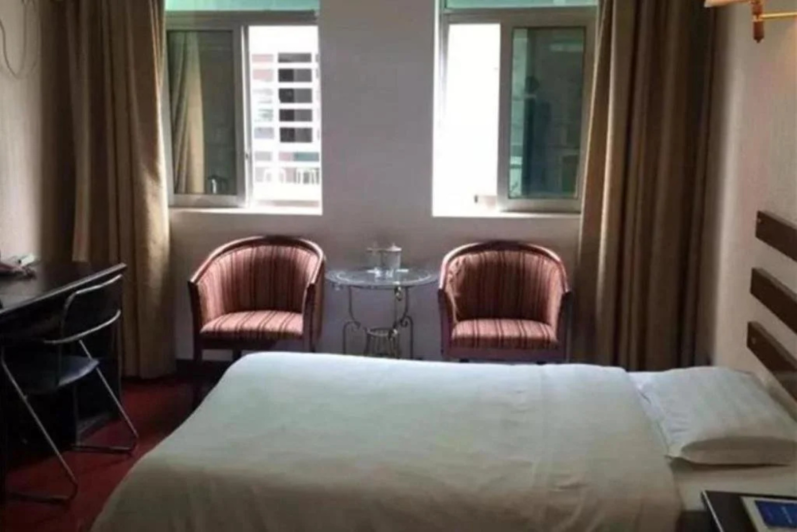 Anxian Tongxin Business Hotel