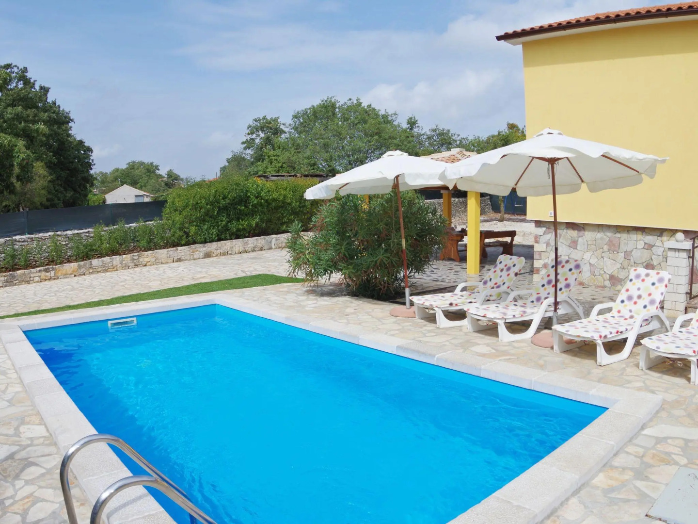 Peaceful Villa in Jursici With Private Pool